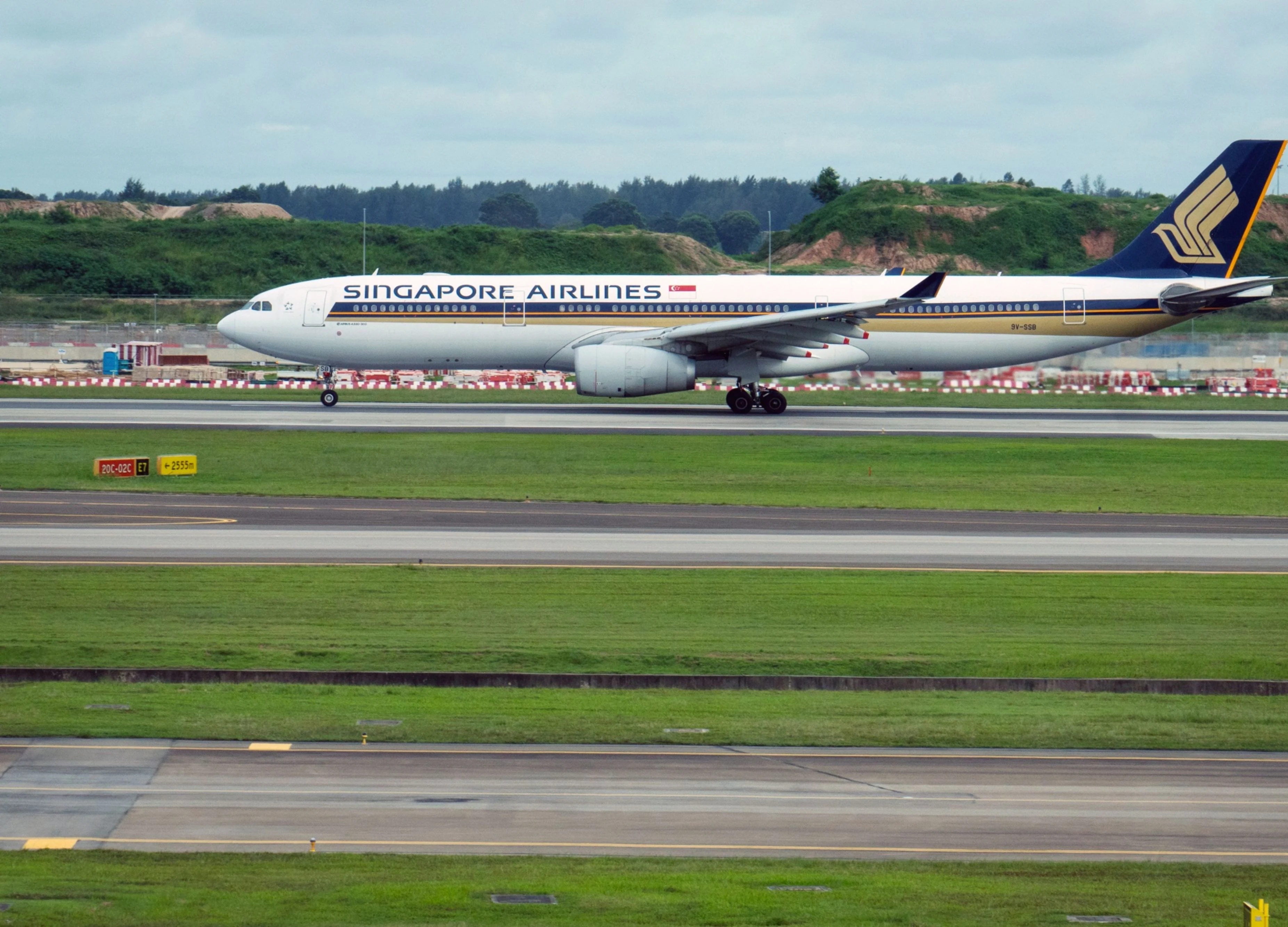 Singapore Air Drops on $6.2 Billion Capital Raise to Fight Virus