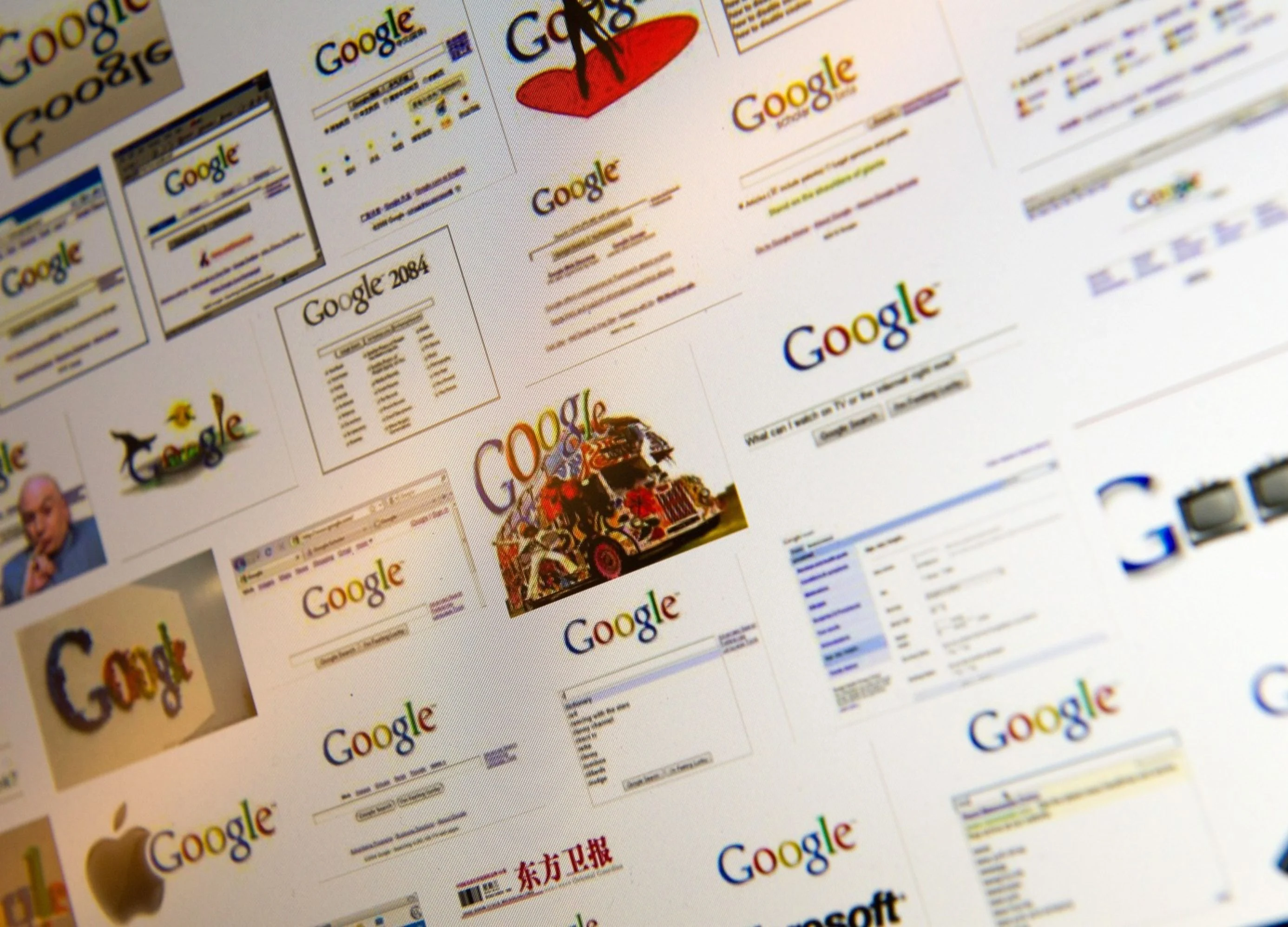 Facebook Warning Shows Threat to Google as Ad Budgets Shrink