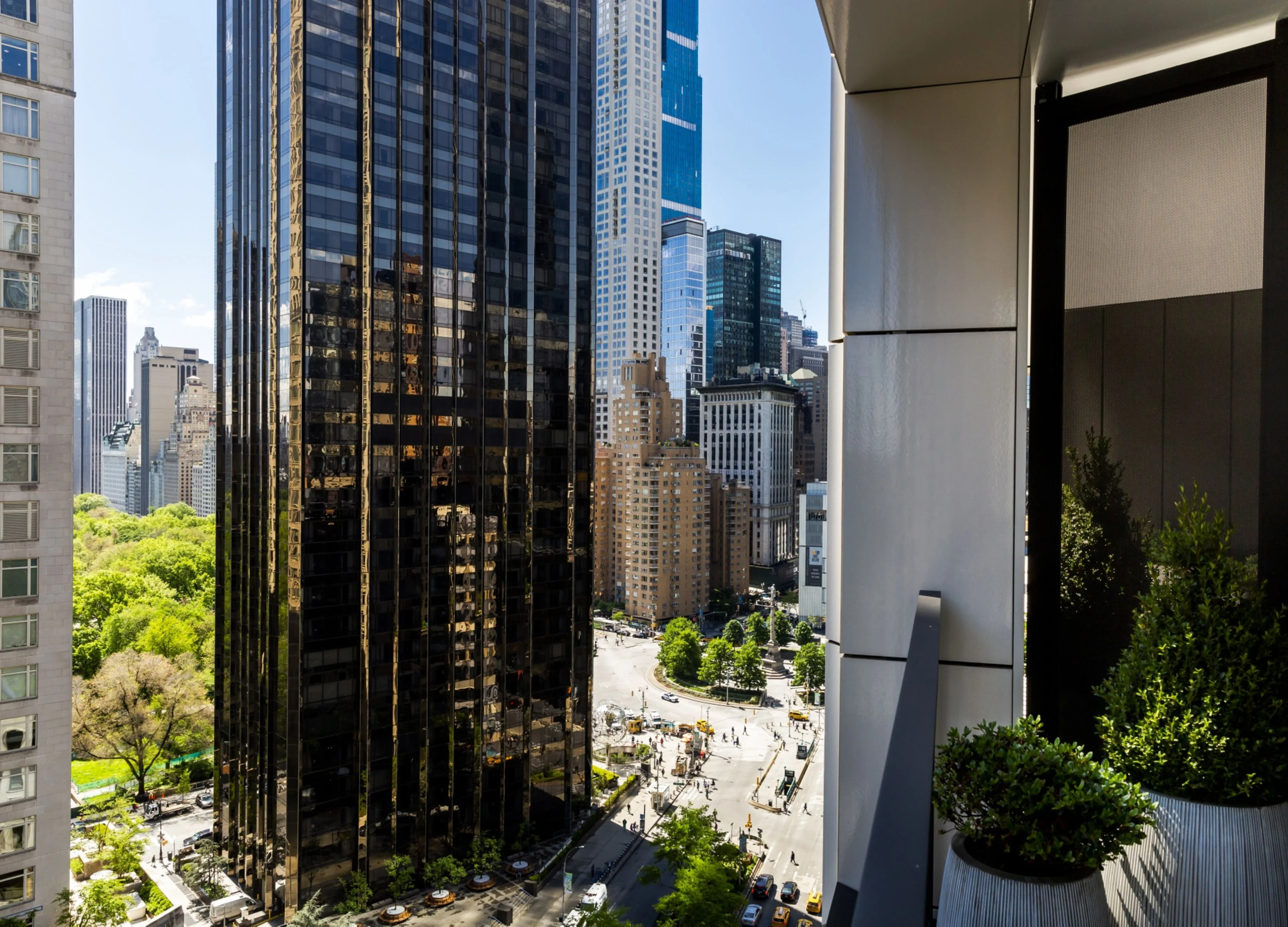 Global Property Deals Stall as Virus Keeps China Money Home