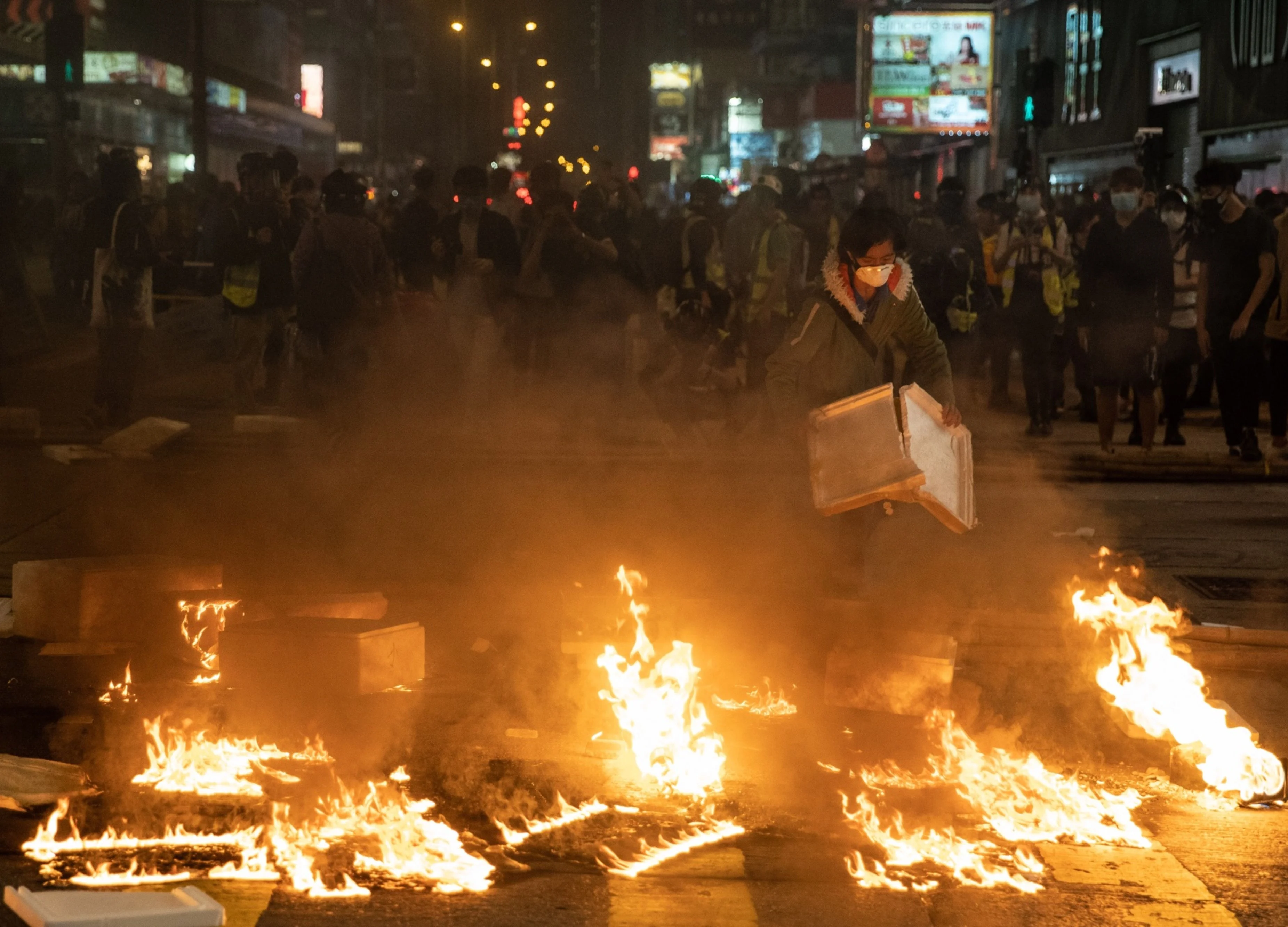 Tear Gas, Petrol Bombs Return to Hong Kong in Weekend Protest