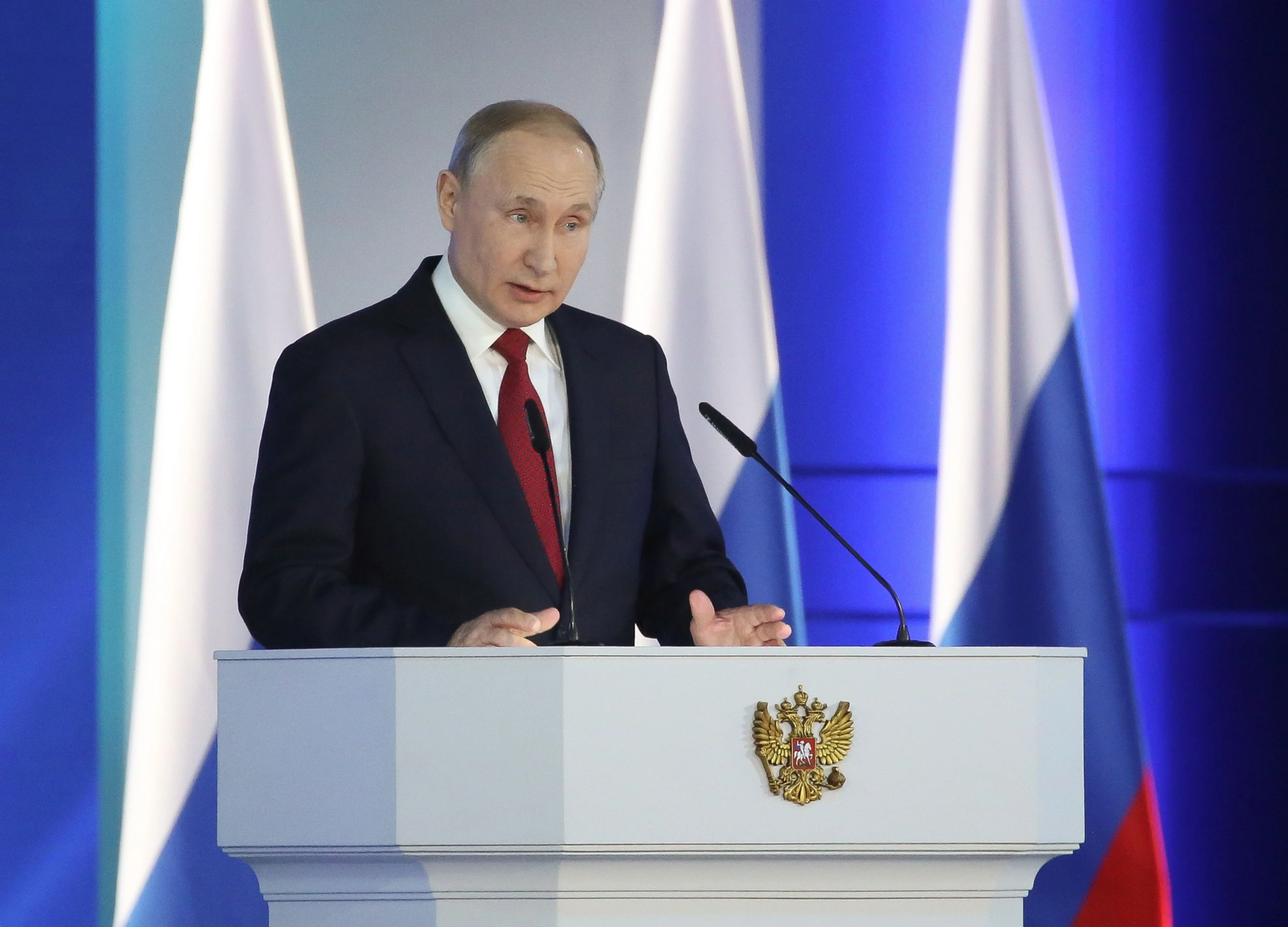 Double Shock of Oil Gambit, Virus Upend Putin’s Growth Plans