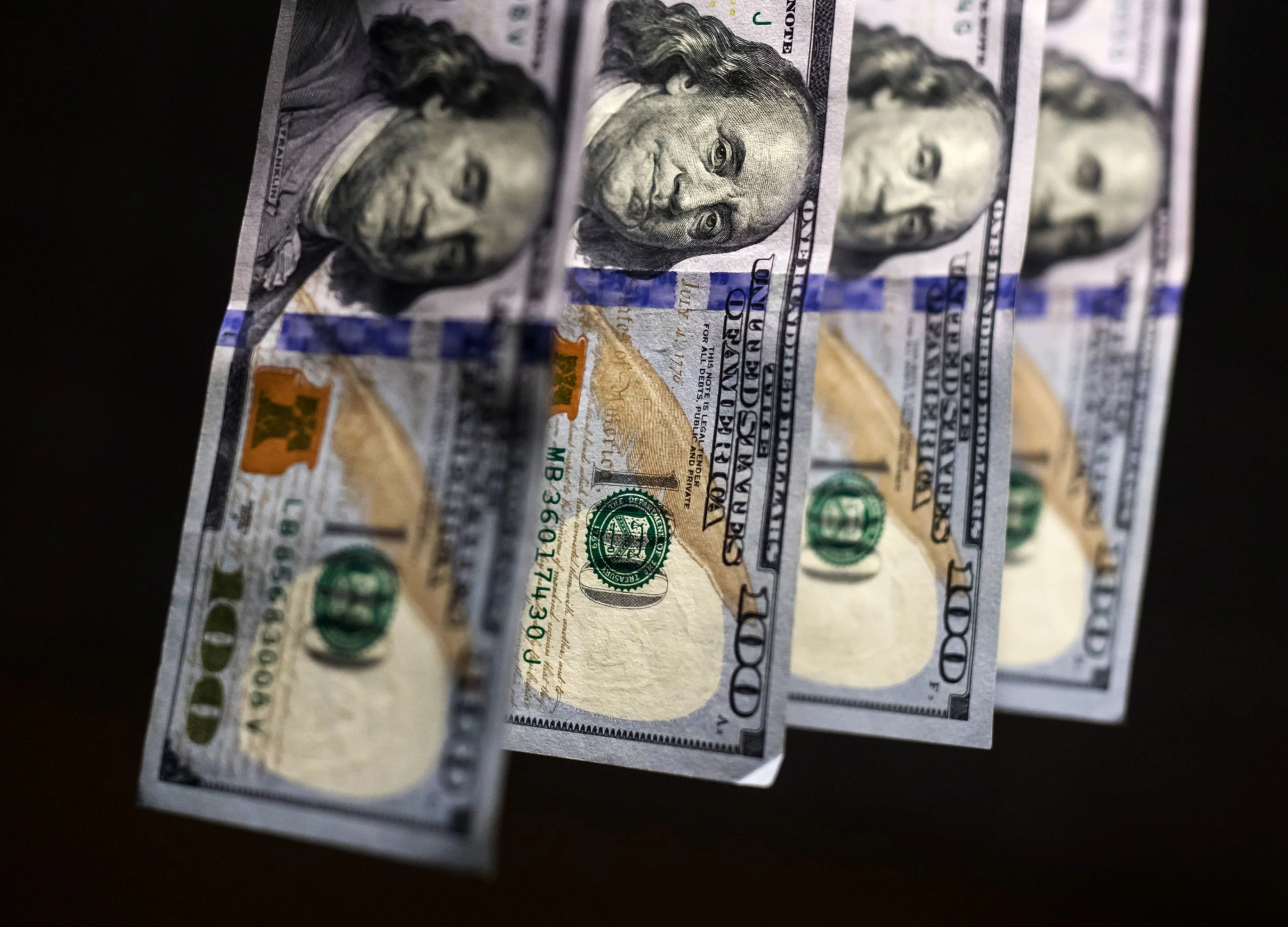 Fed Rates at 0% Now Seen Within Months Amid Global Bond Frenzy