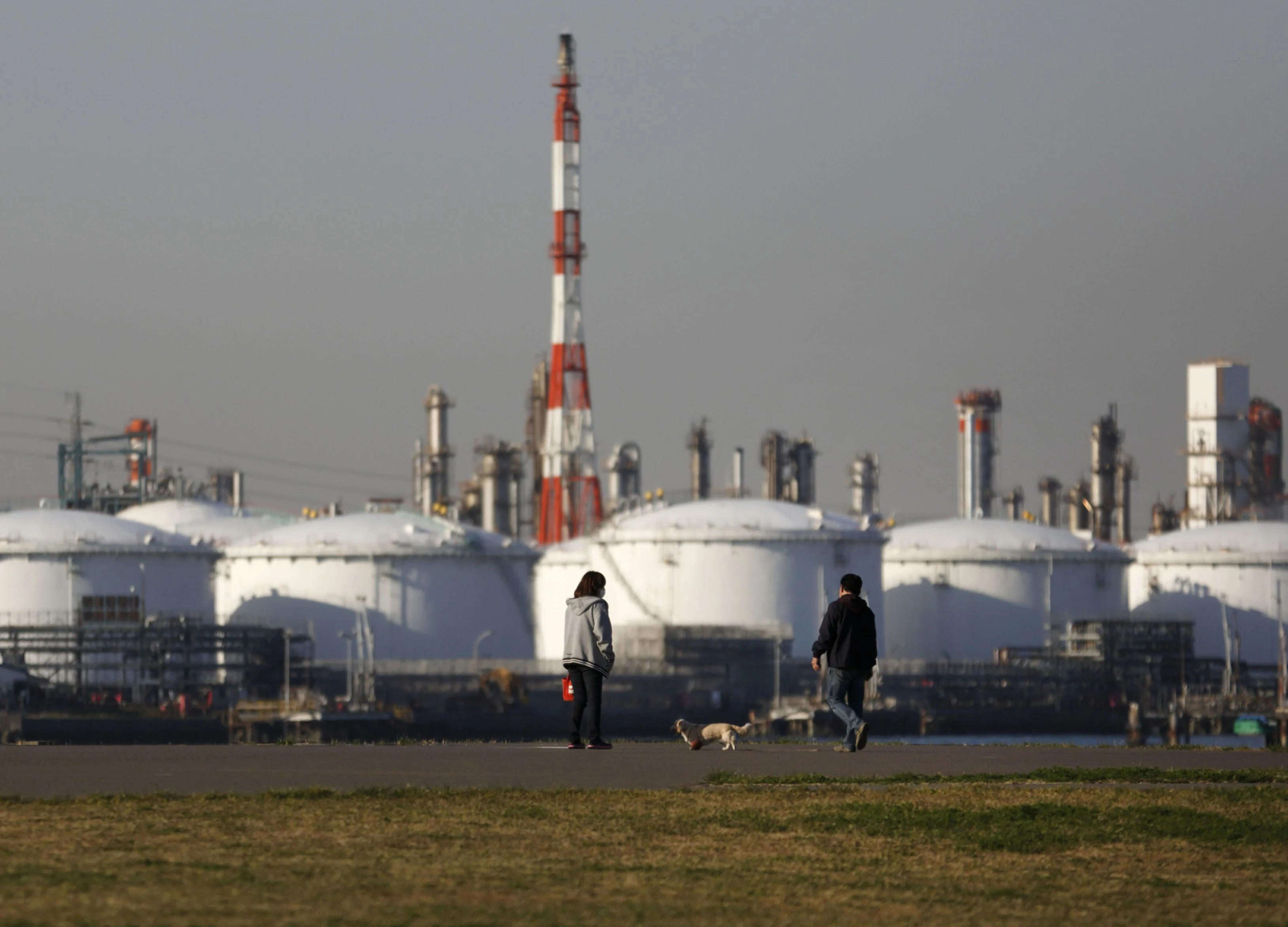 Asia Refiners Eye More Run Cuts as Fuel-Making Losses Deepen