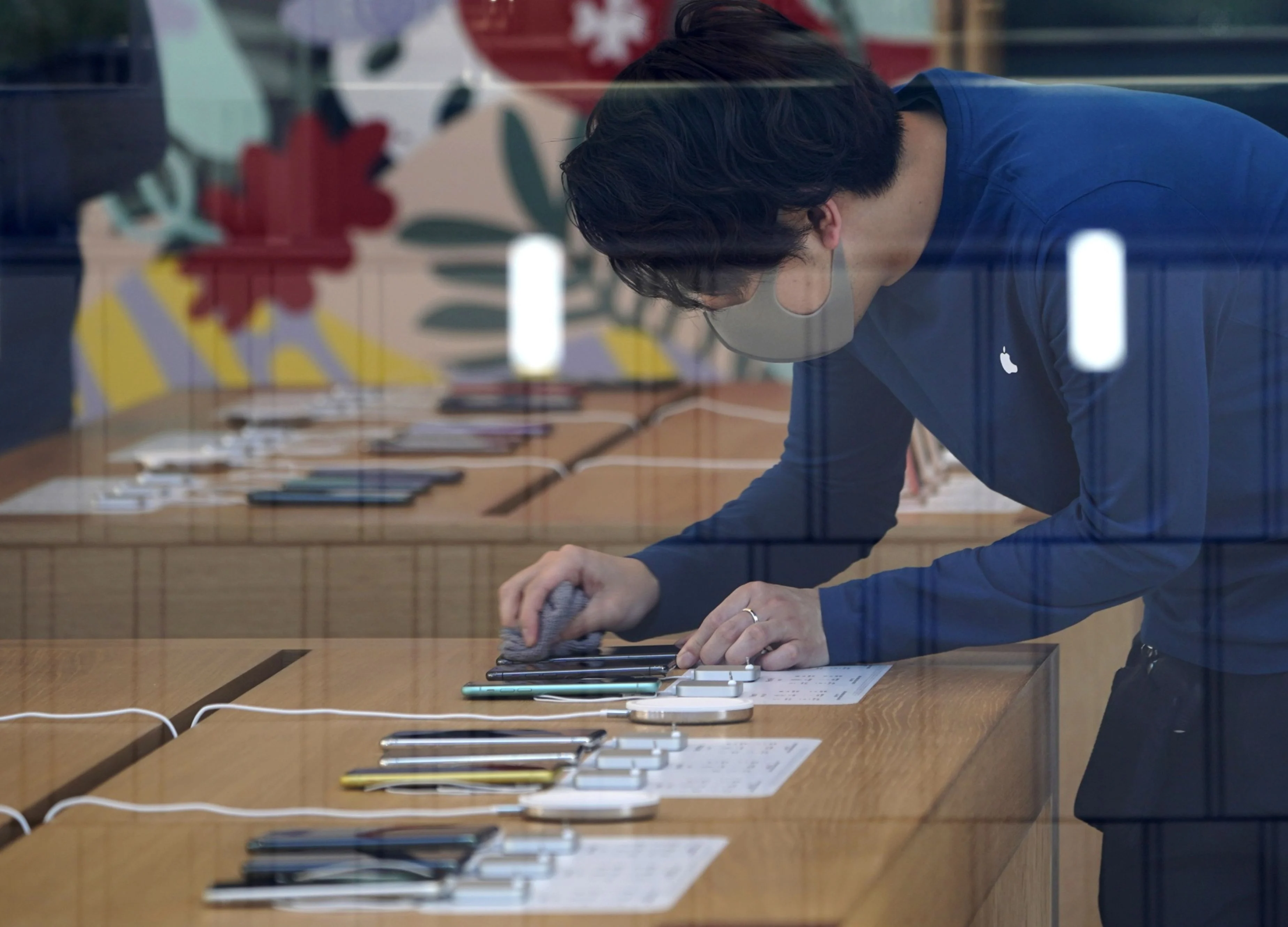 iPhone Makers Suspend India Production Due to Lockdown