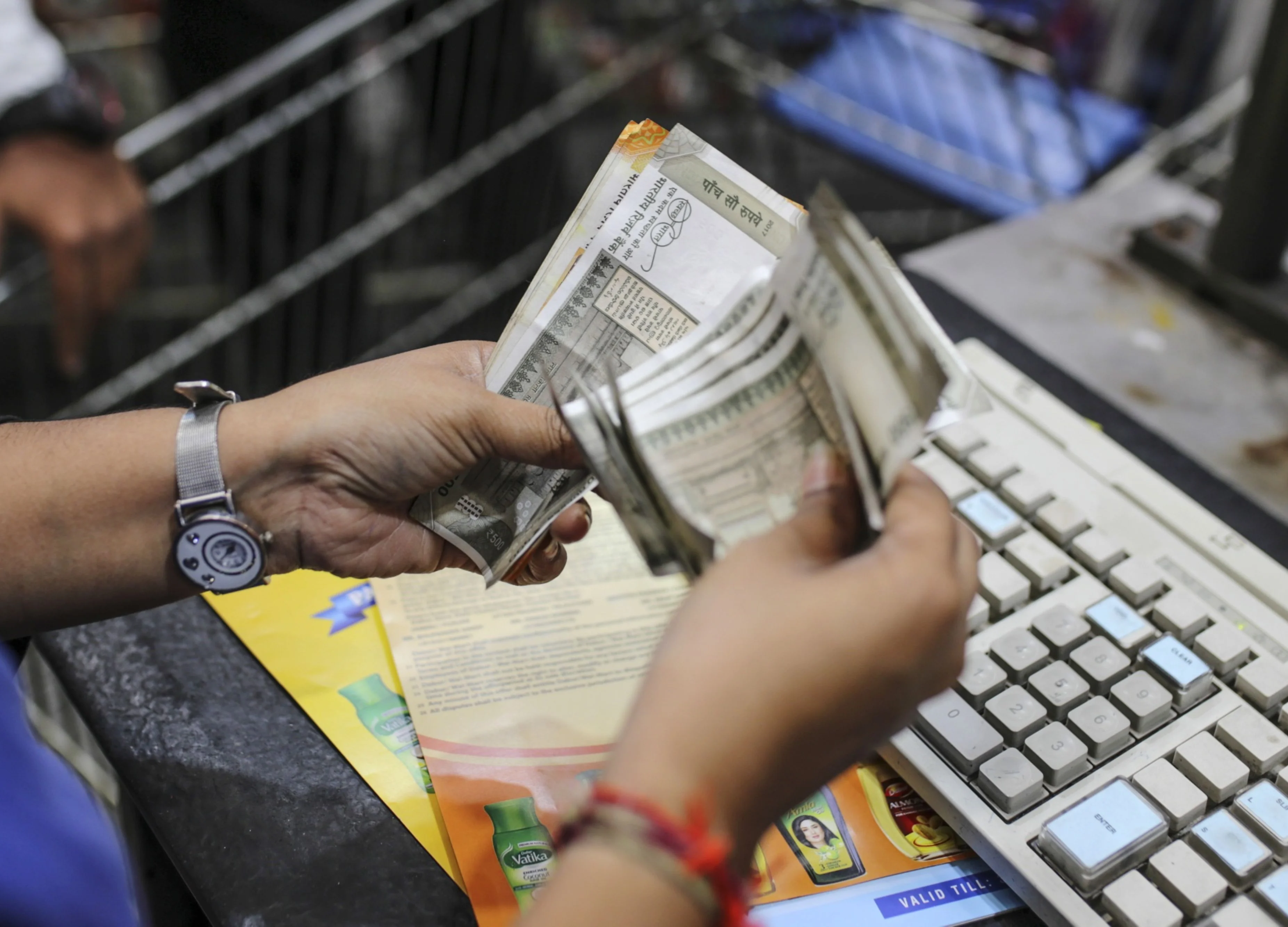 Cracks Emerge in India’s Bond Market After Worst Week Since 2013