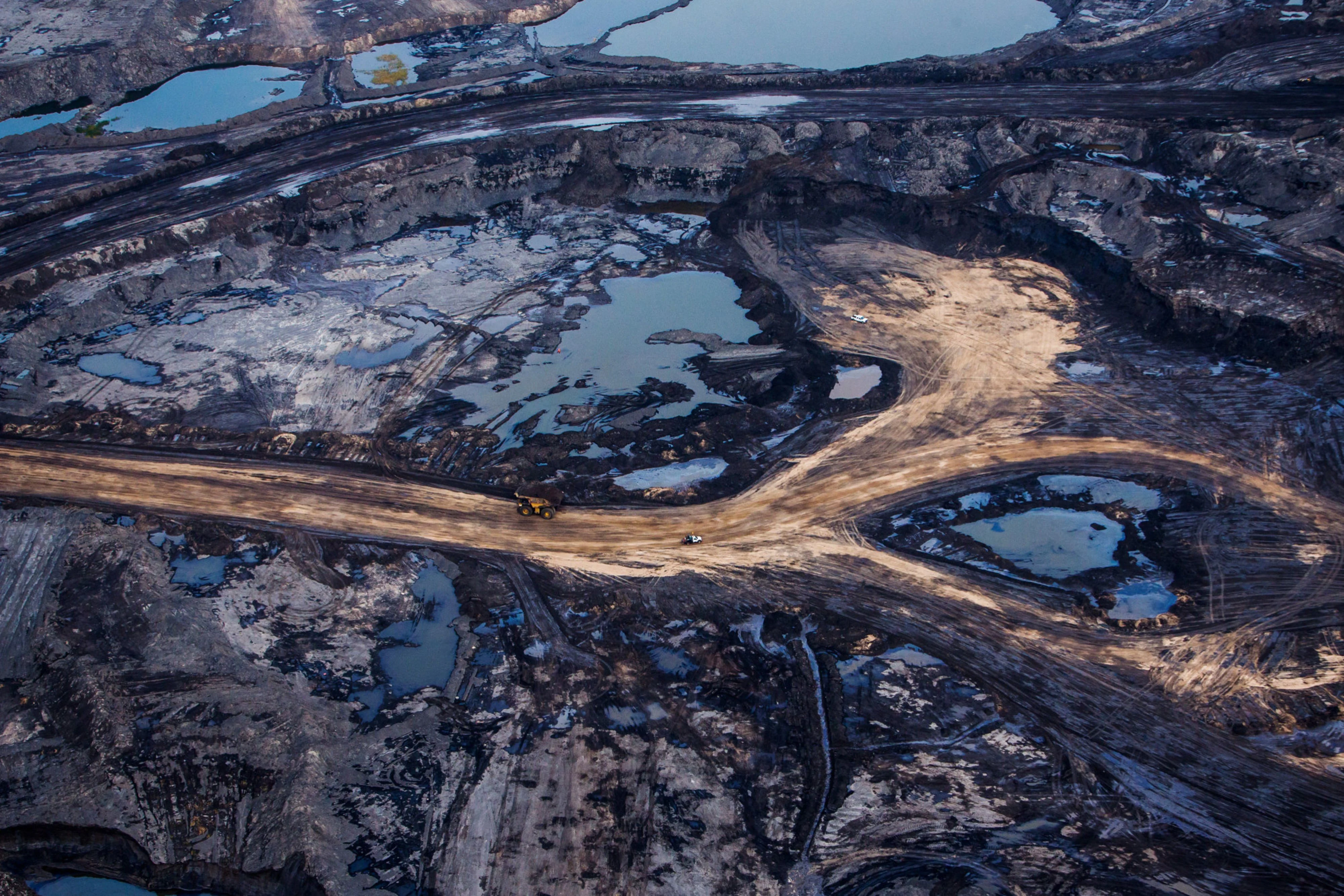 With Oil at Record Low, Canada Is First Price-War Casualty