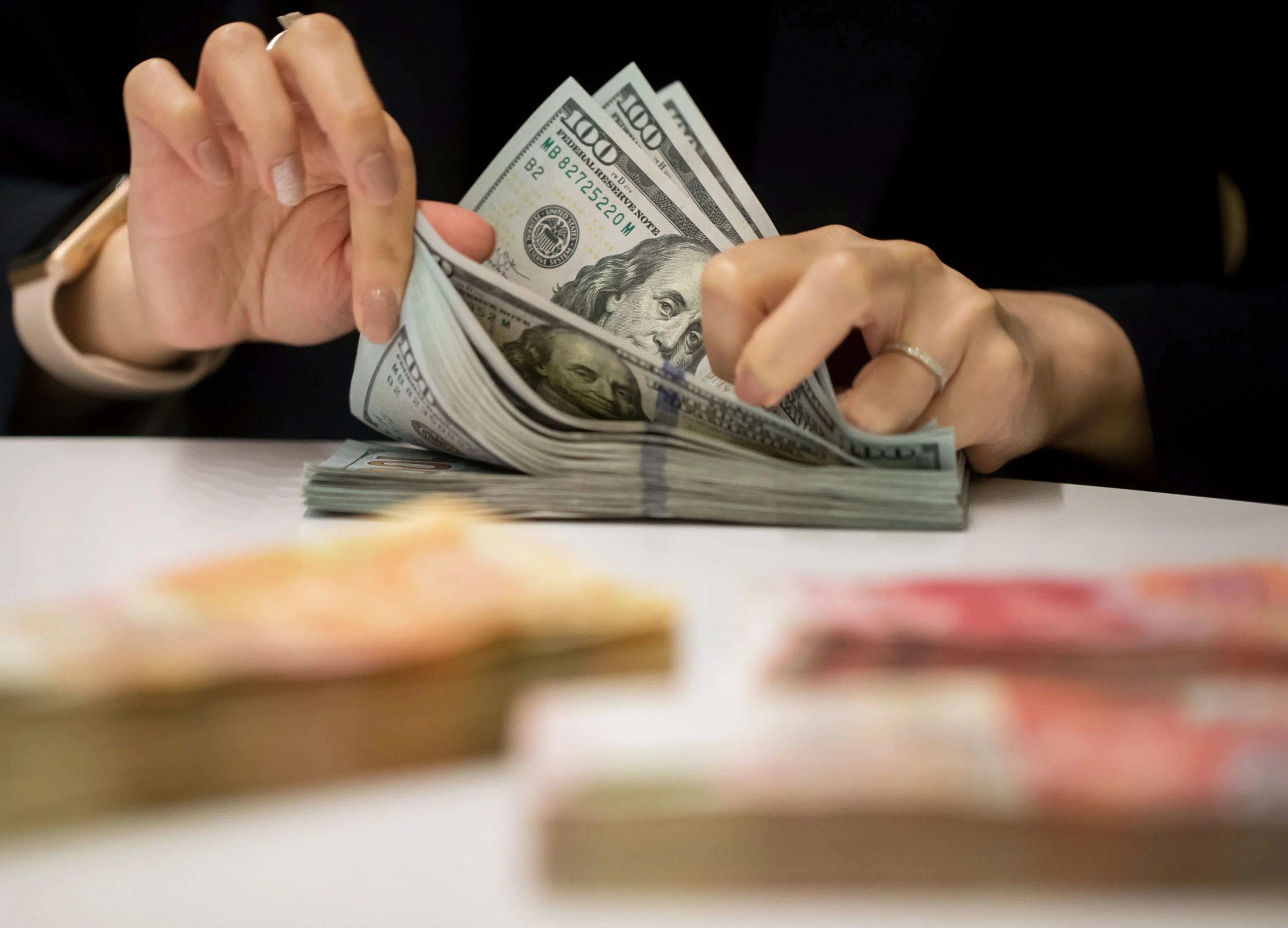 U.S. Borrowers Crowd Market in Week of Jaw-Dropping Outflows