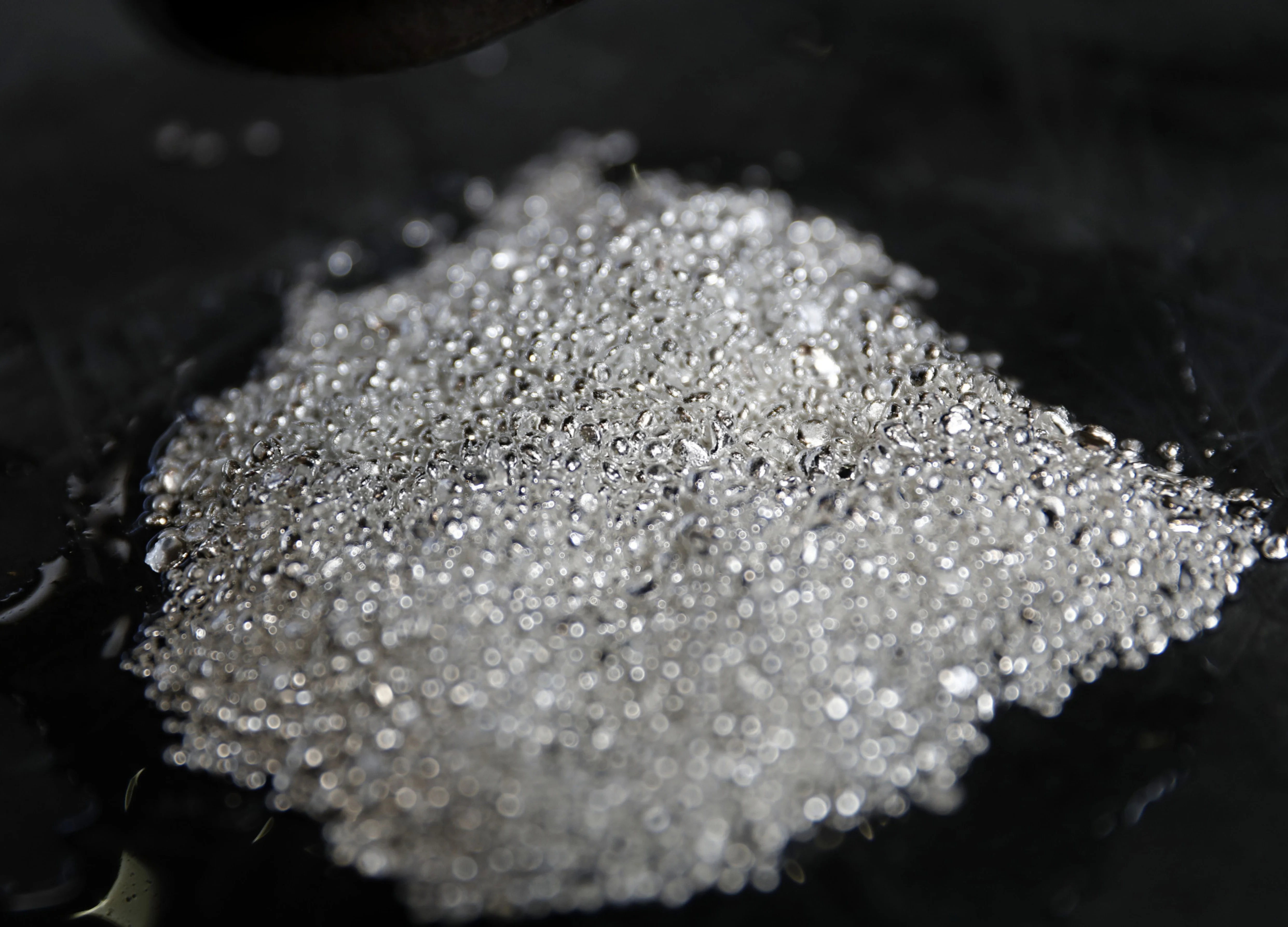 Investors Turn Sour on Silver in Worst Losing Streak Since 1983