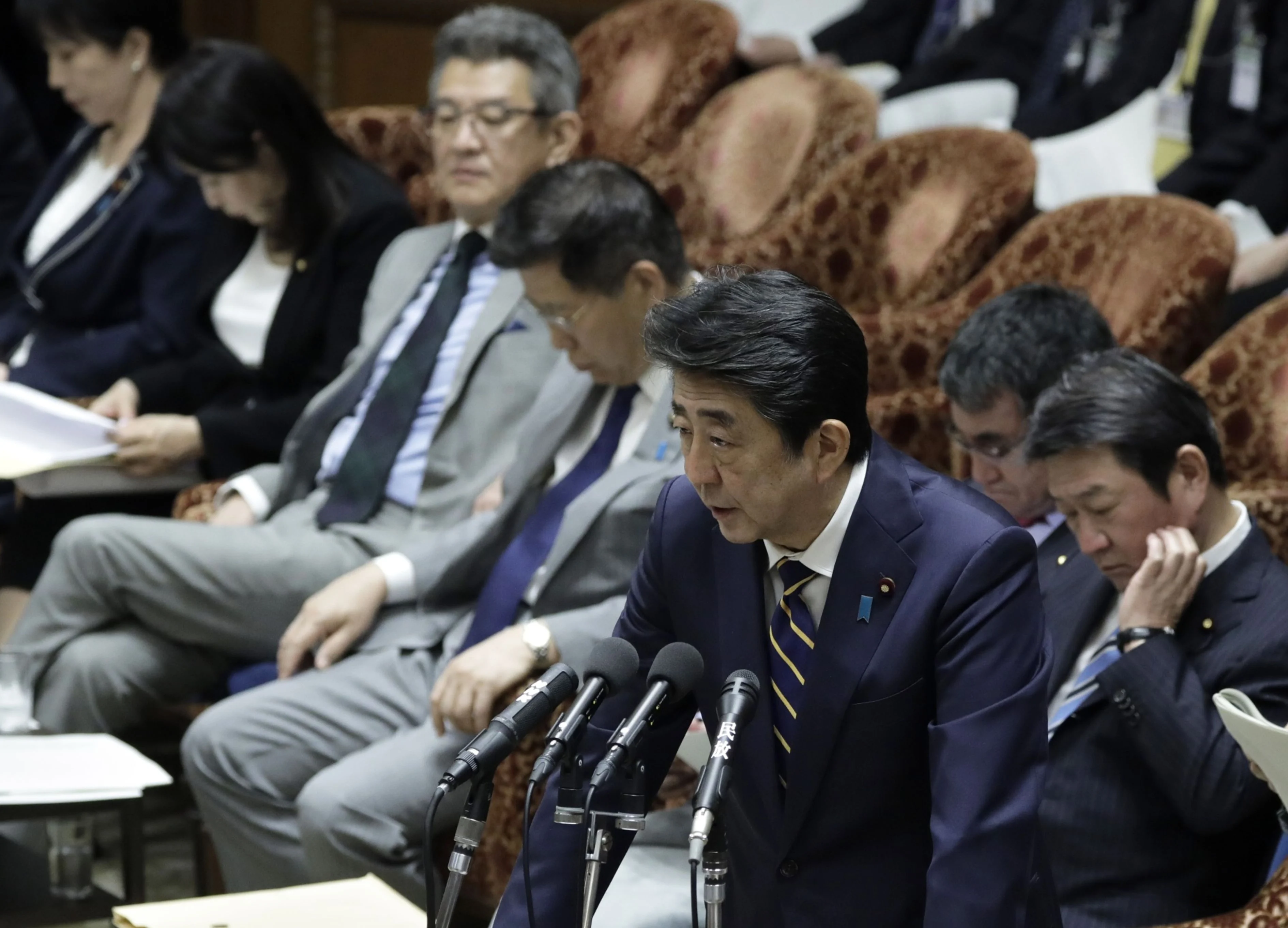 Abe Toughens Japan’s Border Controls After Xi’s Visit Delayed