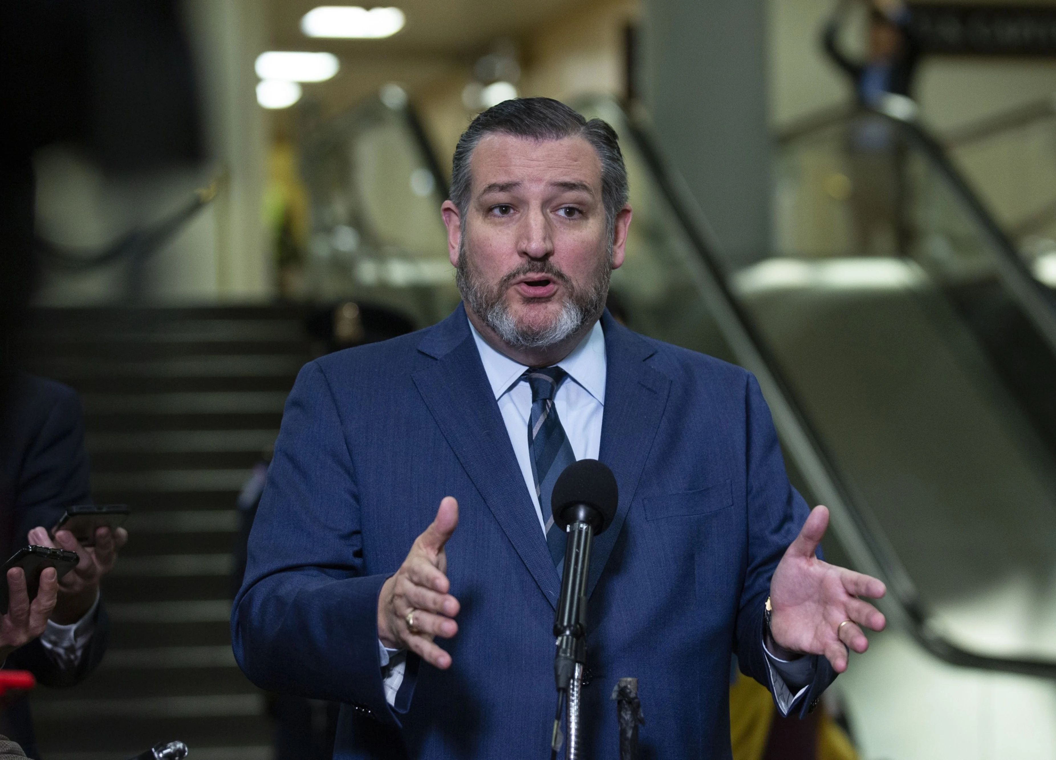 Two GOP Lawmakers to Quarantine After Contact With Infected Case