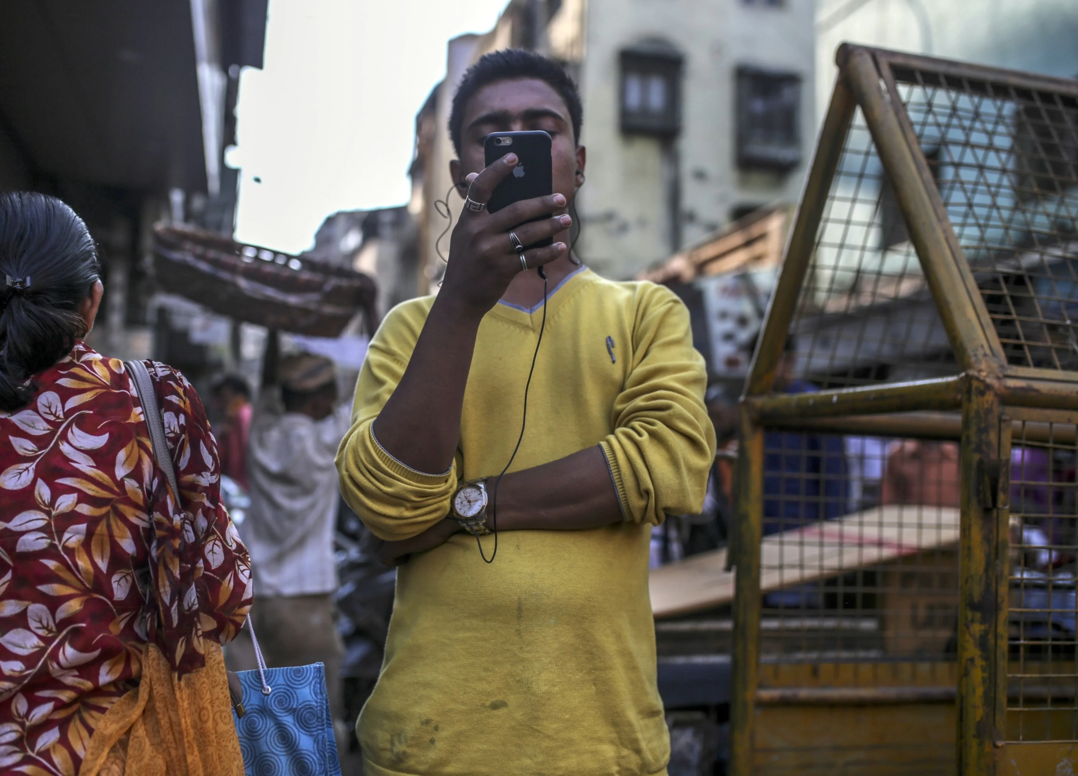 Stocks To Watch: Adani Gas, Bharti Airtel, Dr. Reddy’s, M&M, SBI Cards