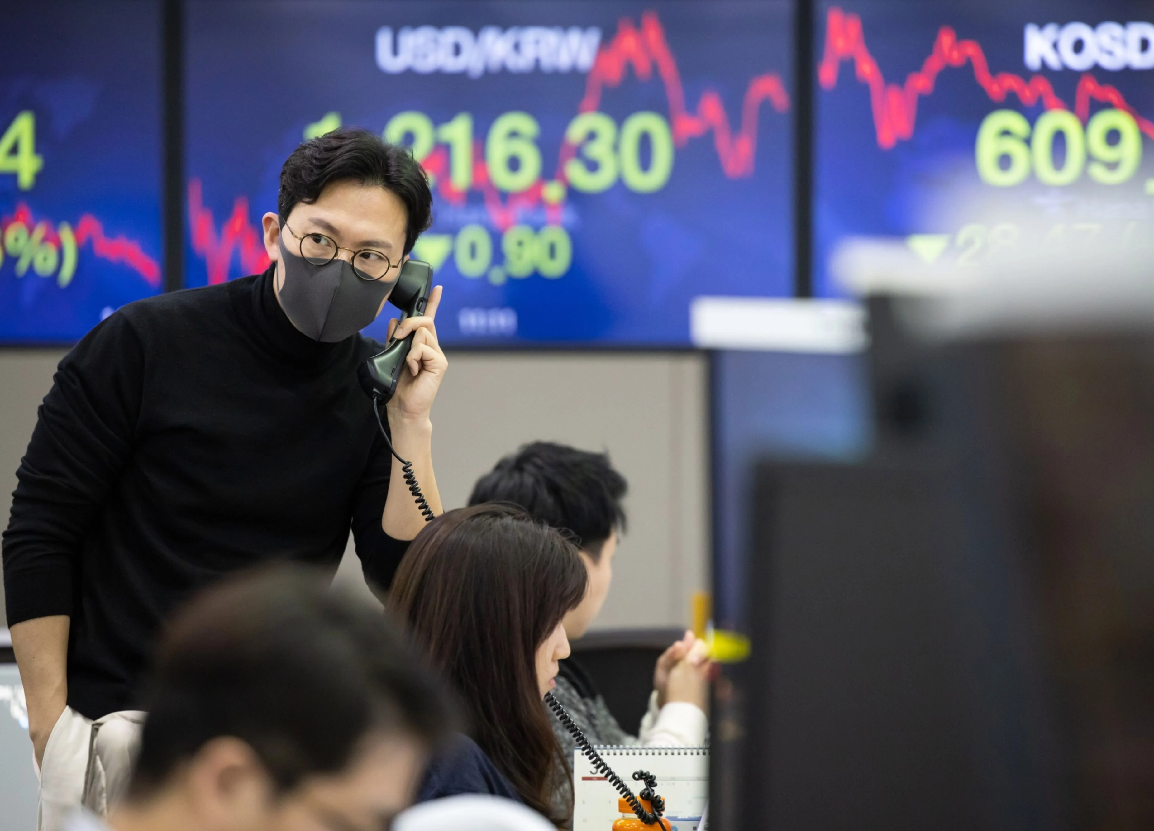 South Korea Unveils $9.8 Billion Extra Budget to Stem Virus Fallout