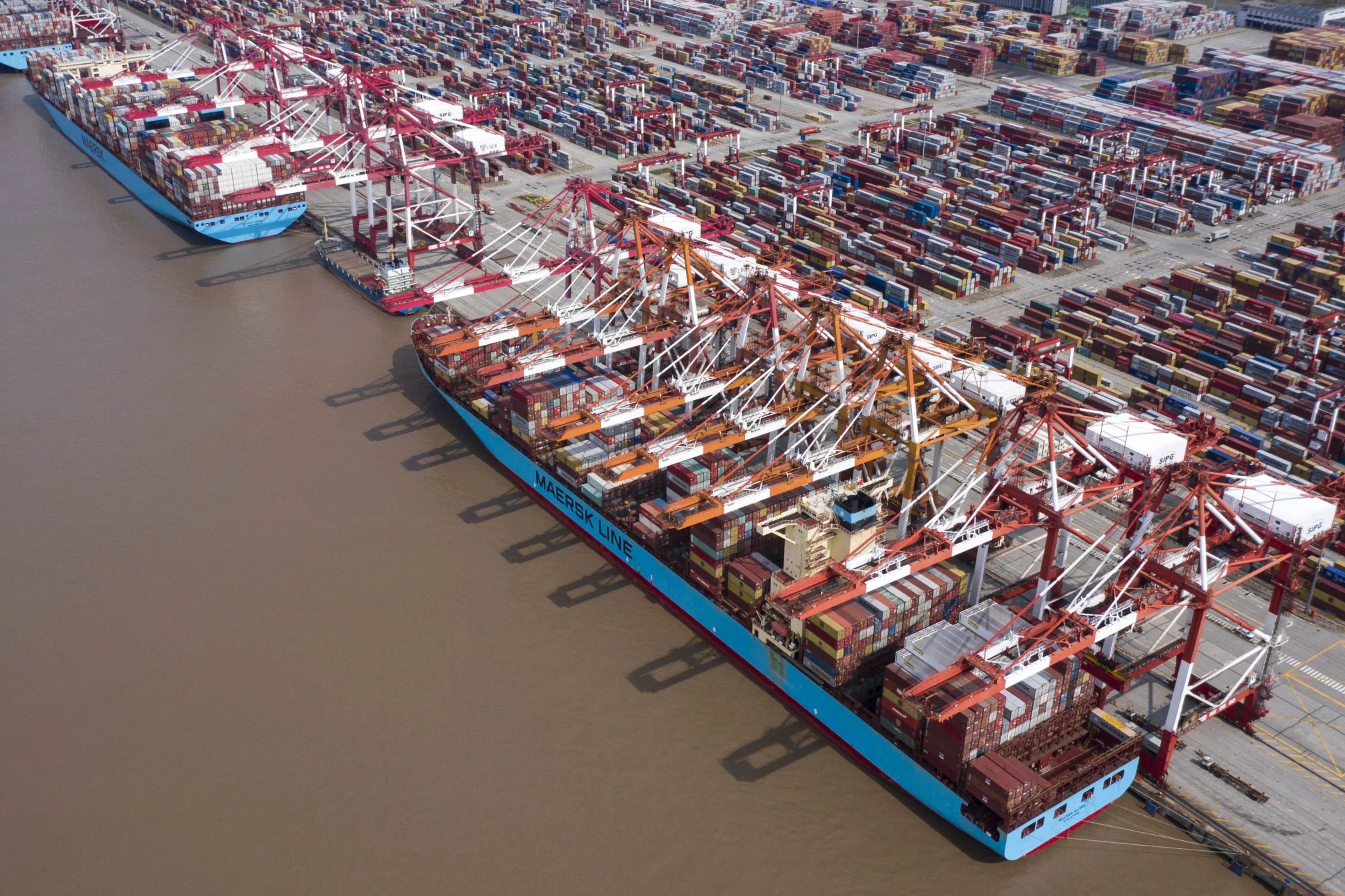 World Trade Hit by Virus Sees Worst Collapse in a Generation