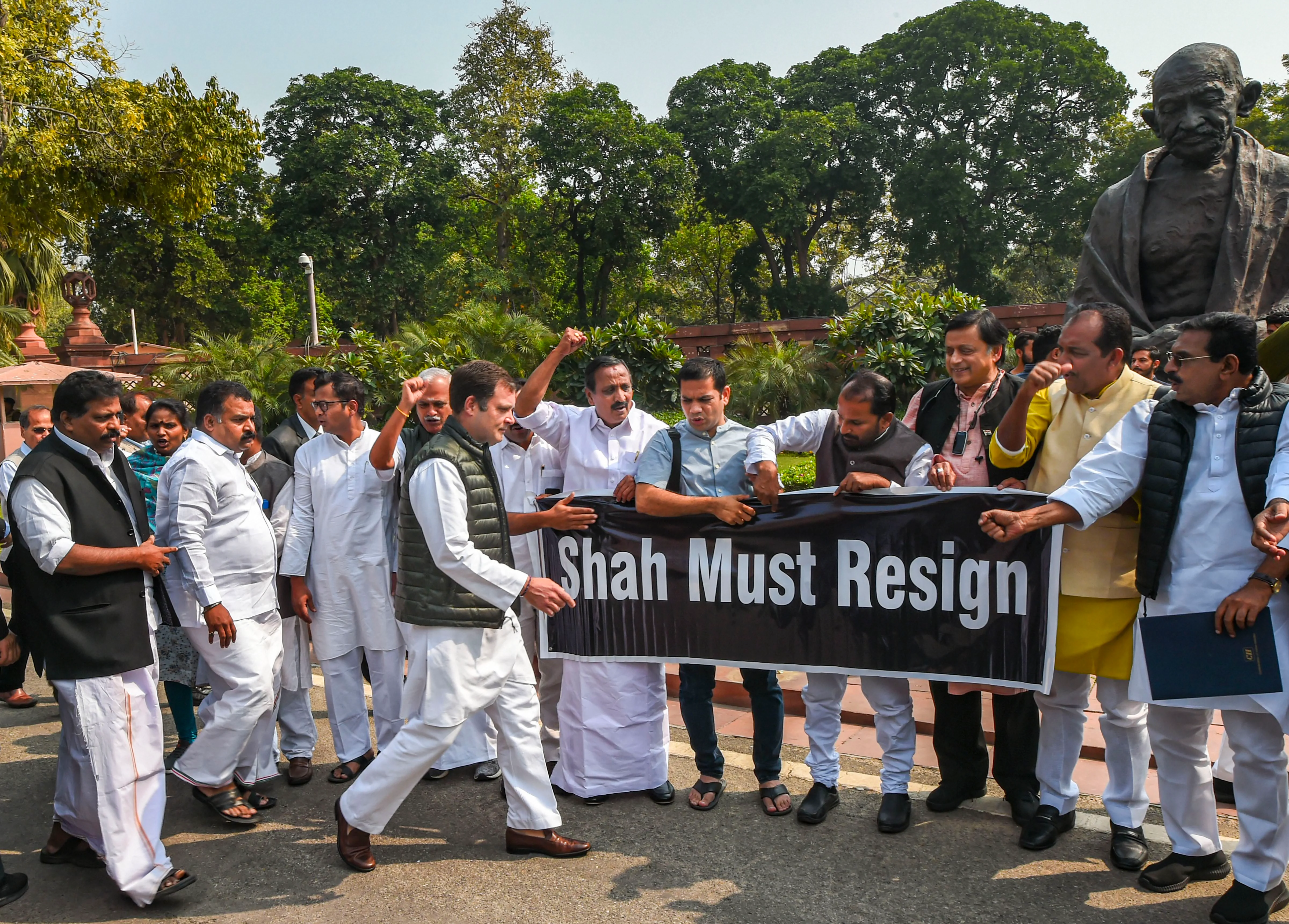 Congress MPs Rahul Gandhi, Shashi Tharoor and others raise slogans during a protest over Delhi violence, at Parliament (Source: PTI)