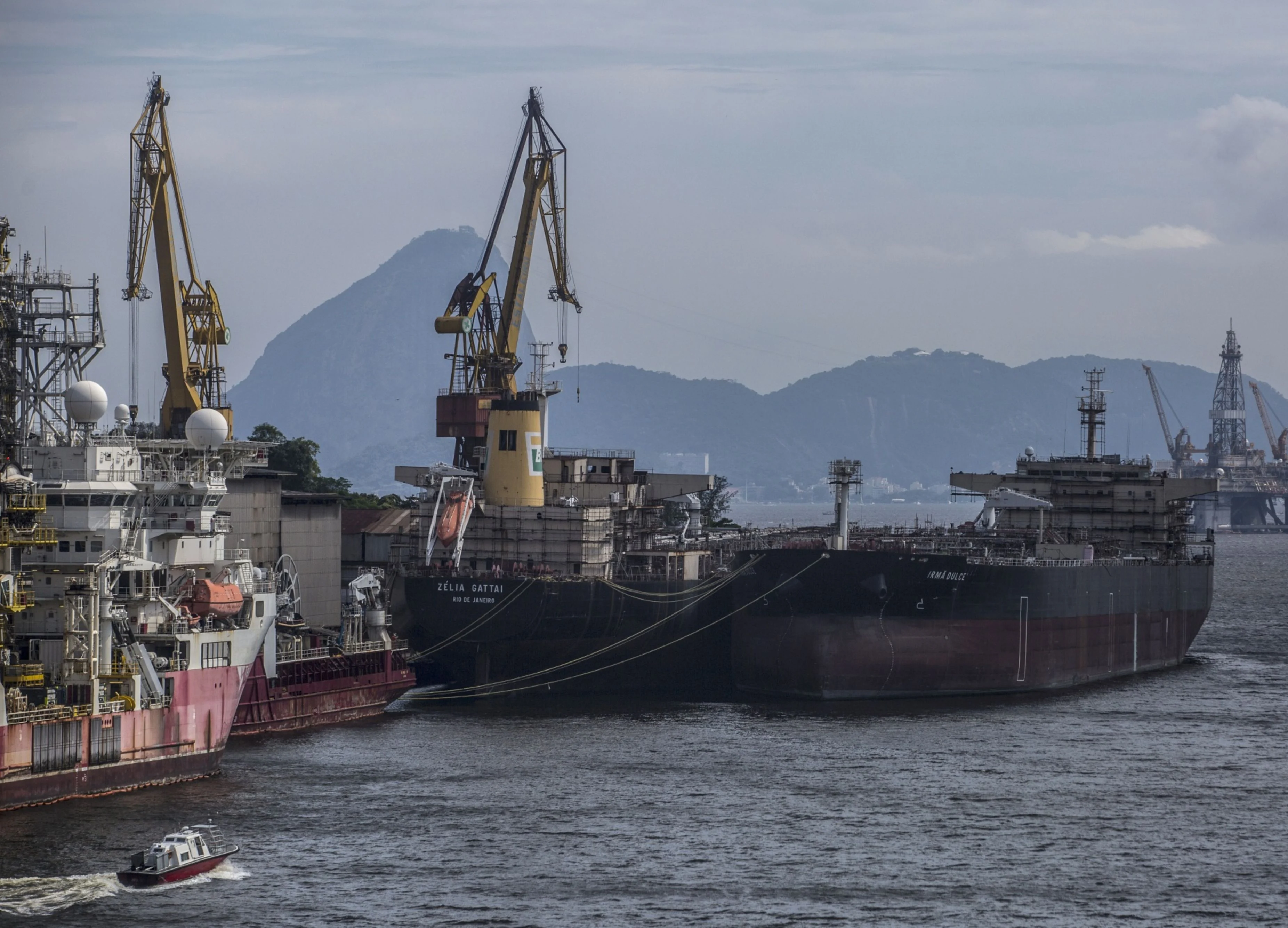 Asian Oil Buyers Hiring Smaller Ships as Supertanker Rates Soar