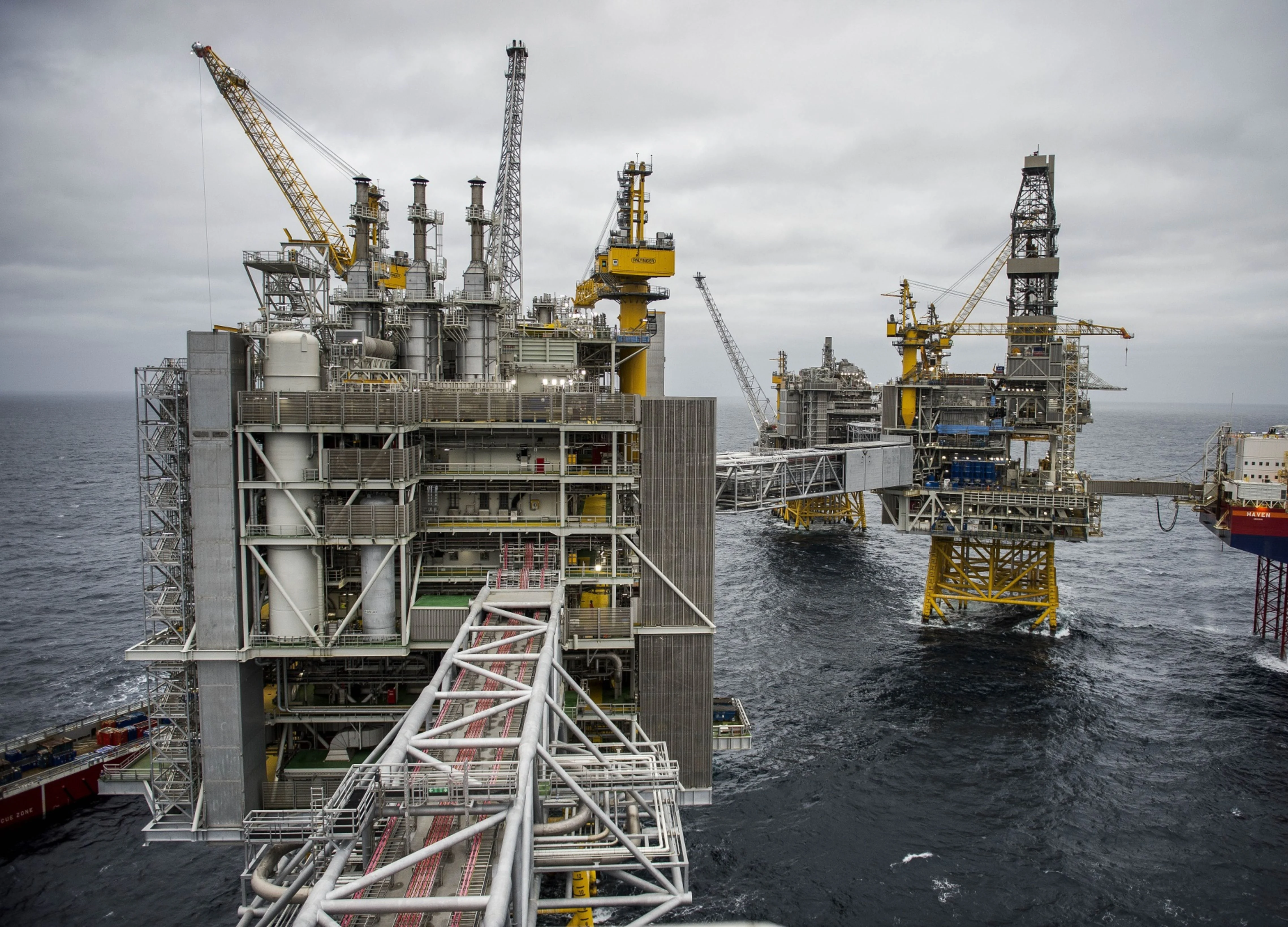 Monday’s Market Mayhem, From Oil to Credit, in Charts