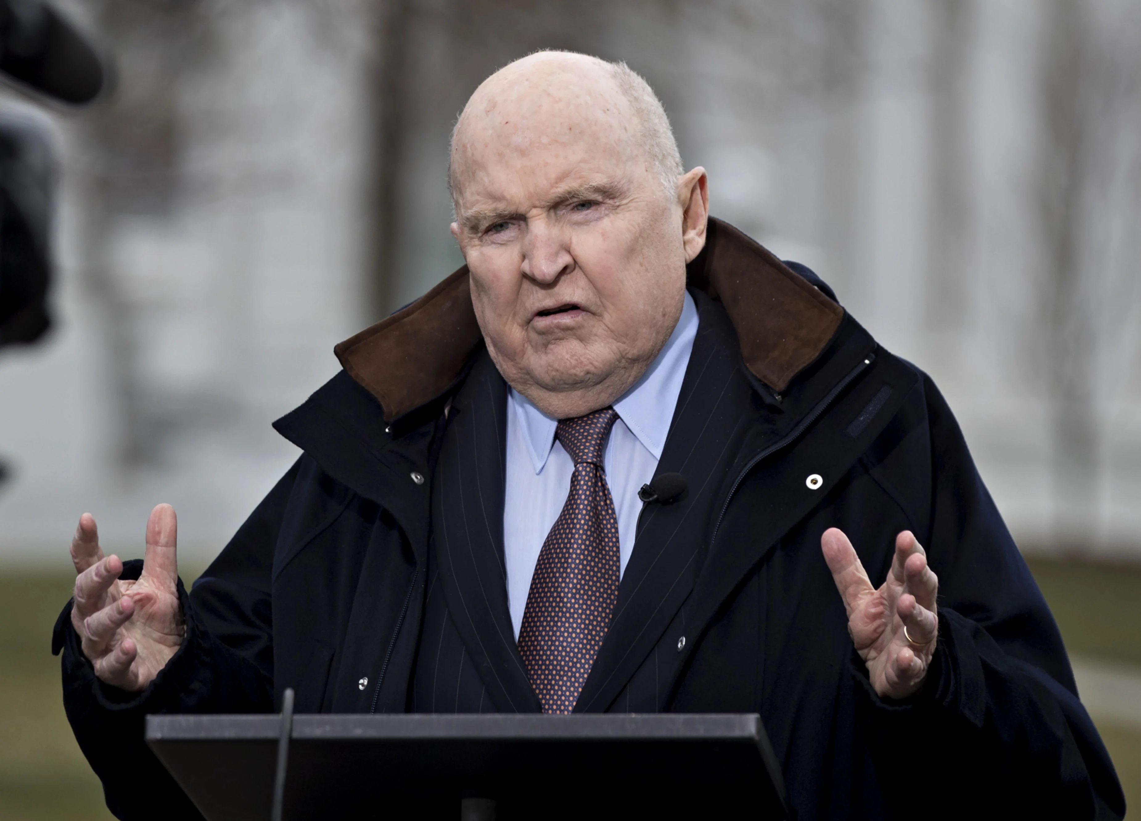 Jack Welch, Much-Imitated Manager Who Remade GE, Dies at 84