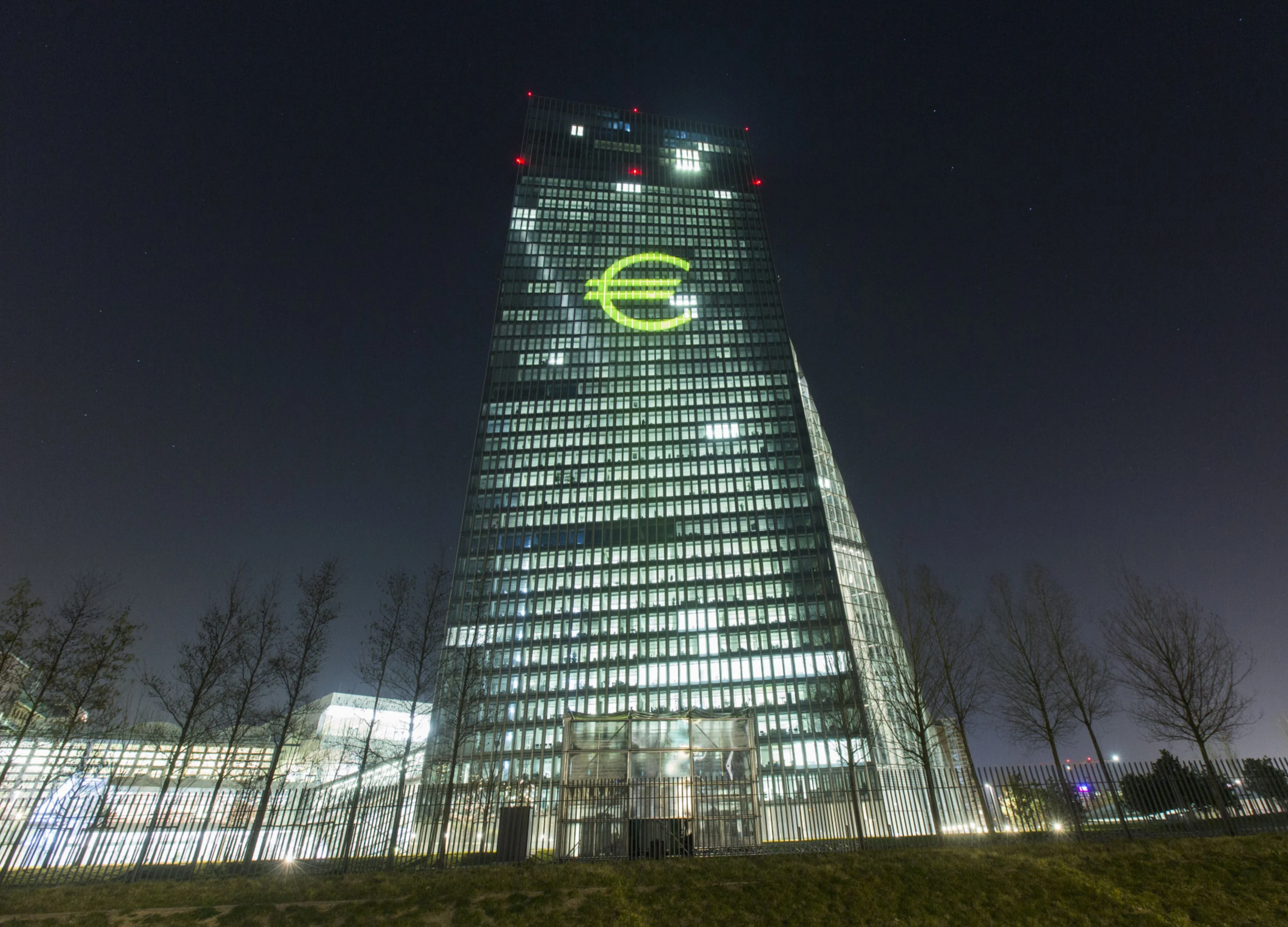 Central Banks Just Starting Virus Fight With Record Low Rates