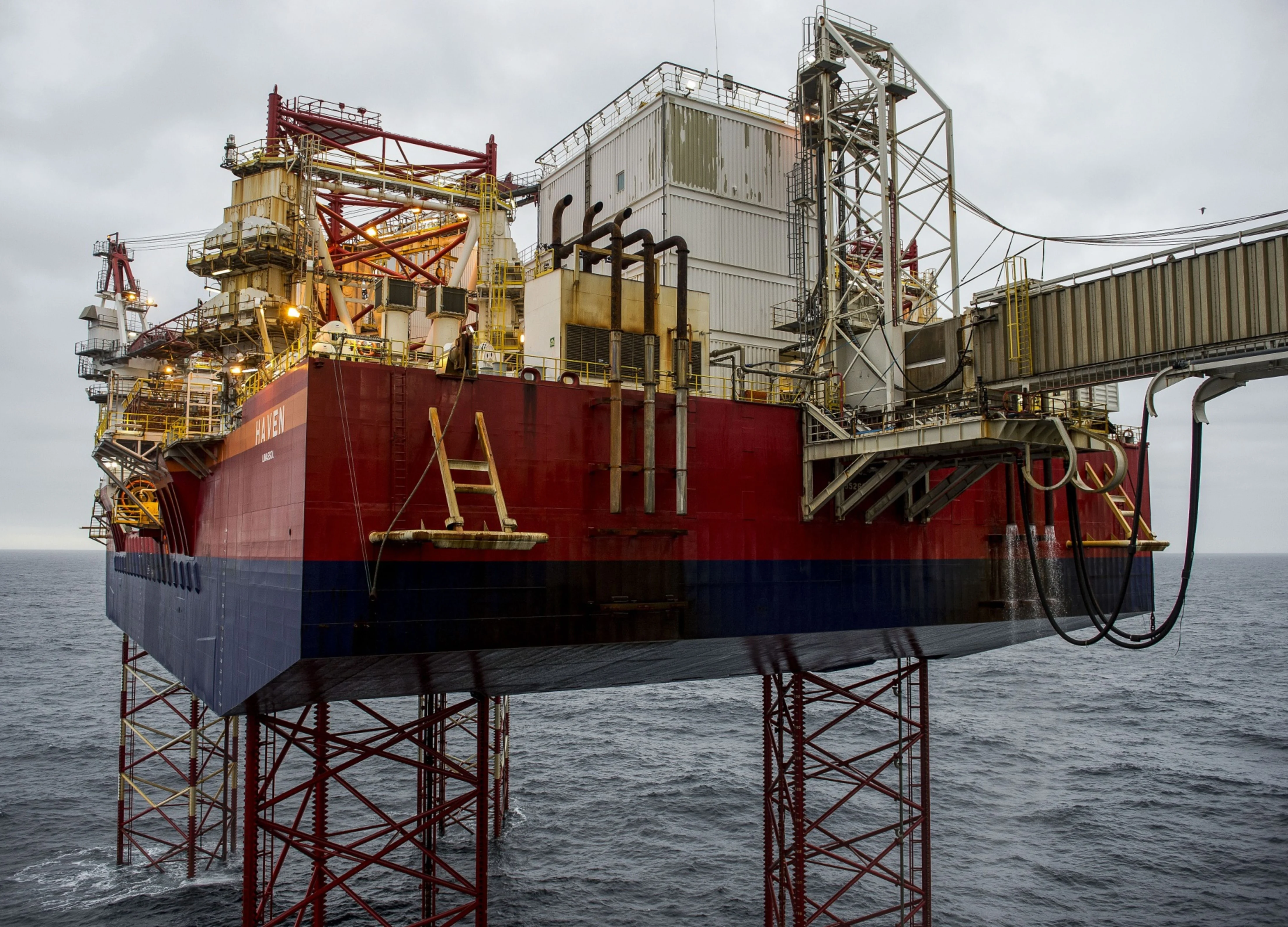 Oil Advances Despite Looming Demand Crisis, OPEC Deal Hopes Fade