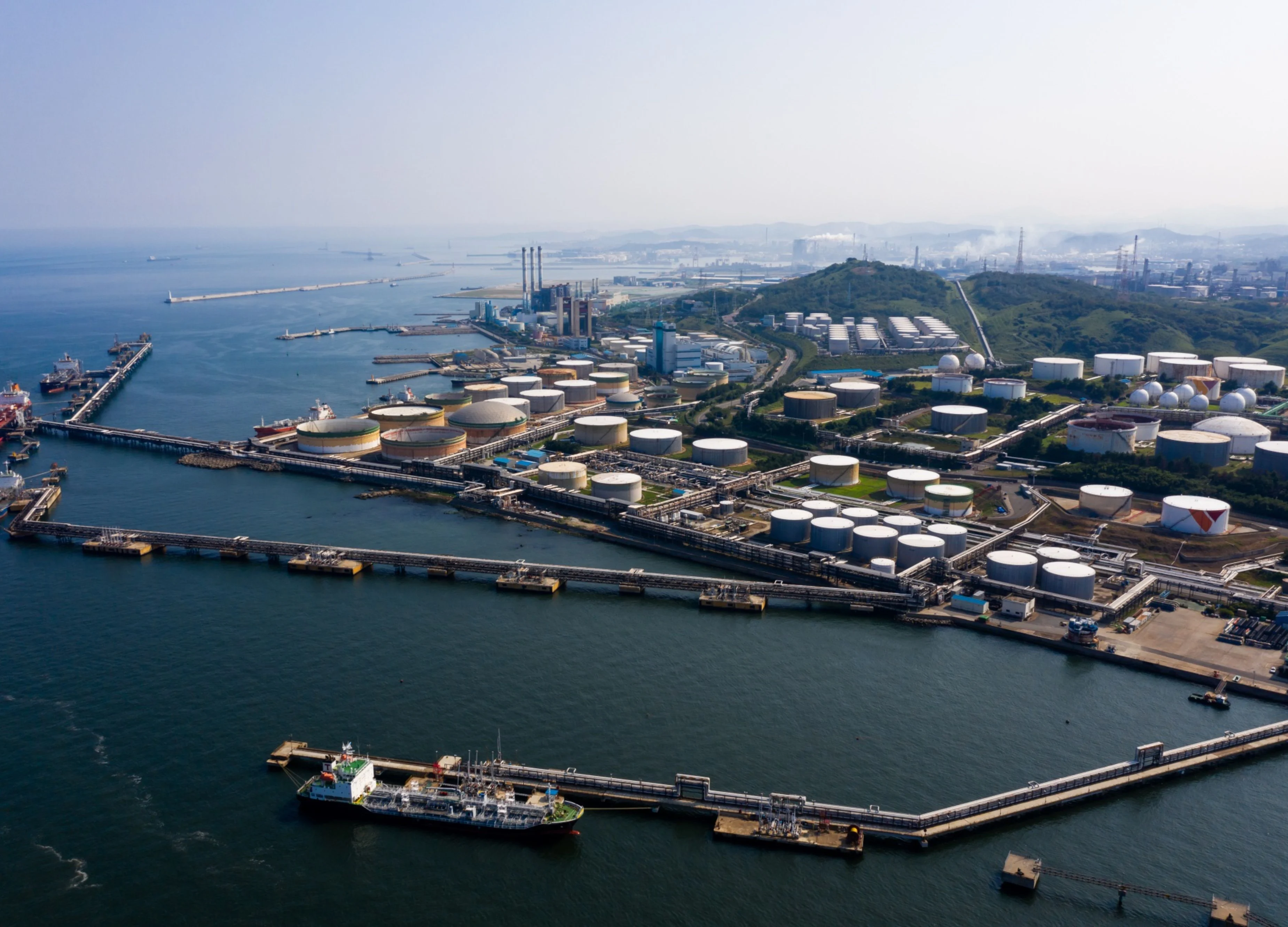 Oil Tanks Are So Full That Traders May Stow It on Pipe Networks