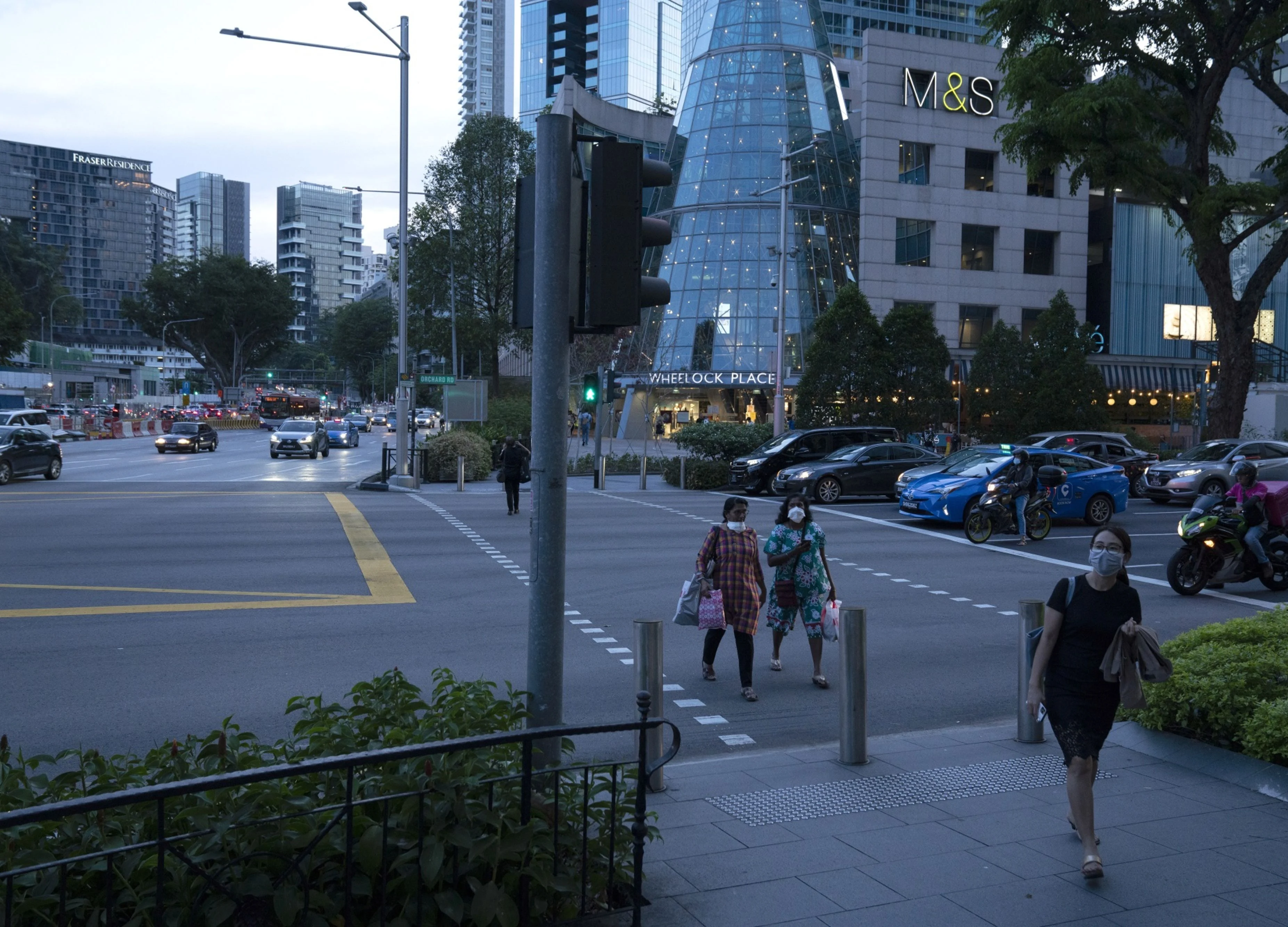 Singapore’s Economy Plunges in Early Sign of Pain in Asia