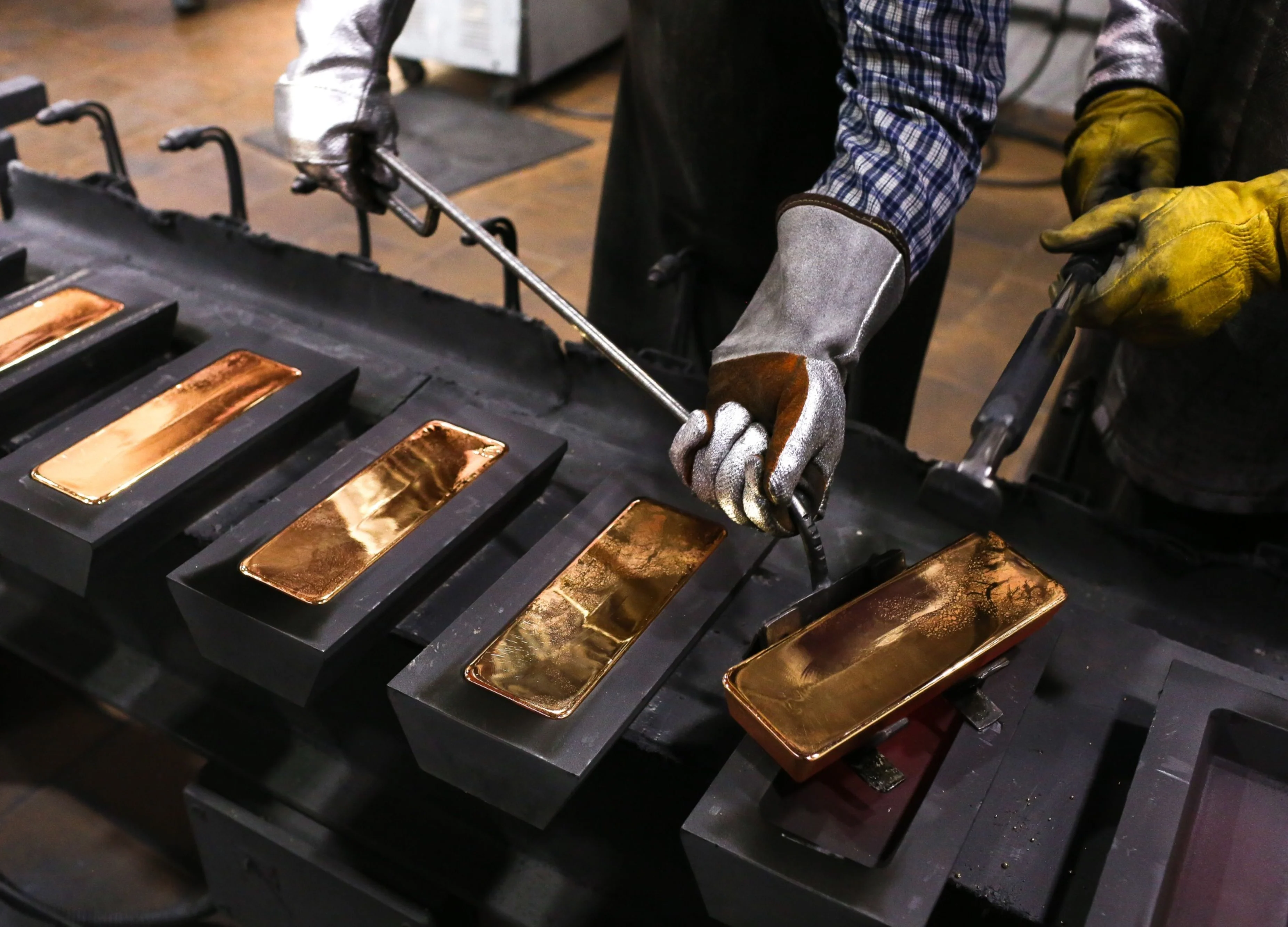 Gold Has Biggest Weekly Gain Since 2016 as Virus Fears Deepen