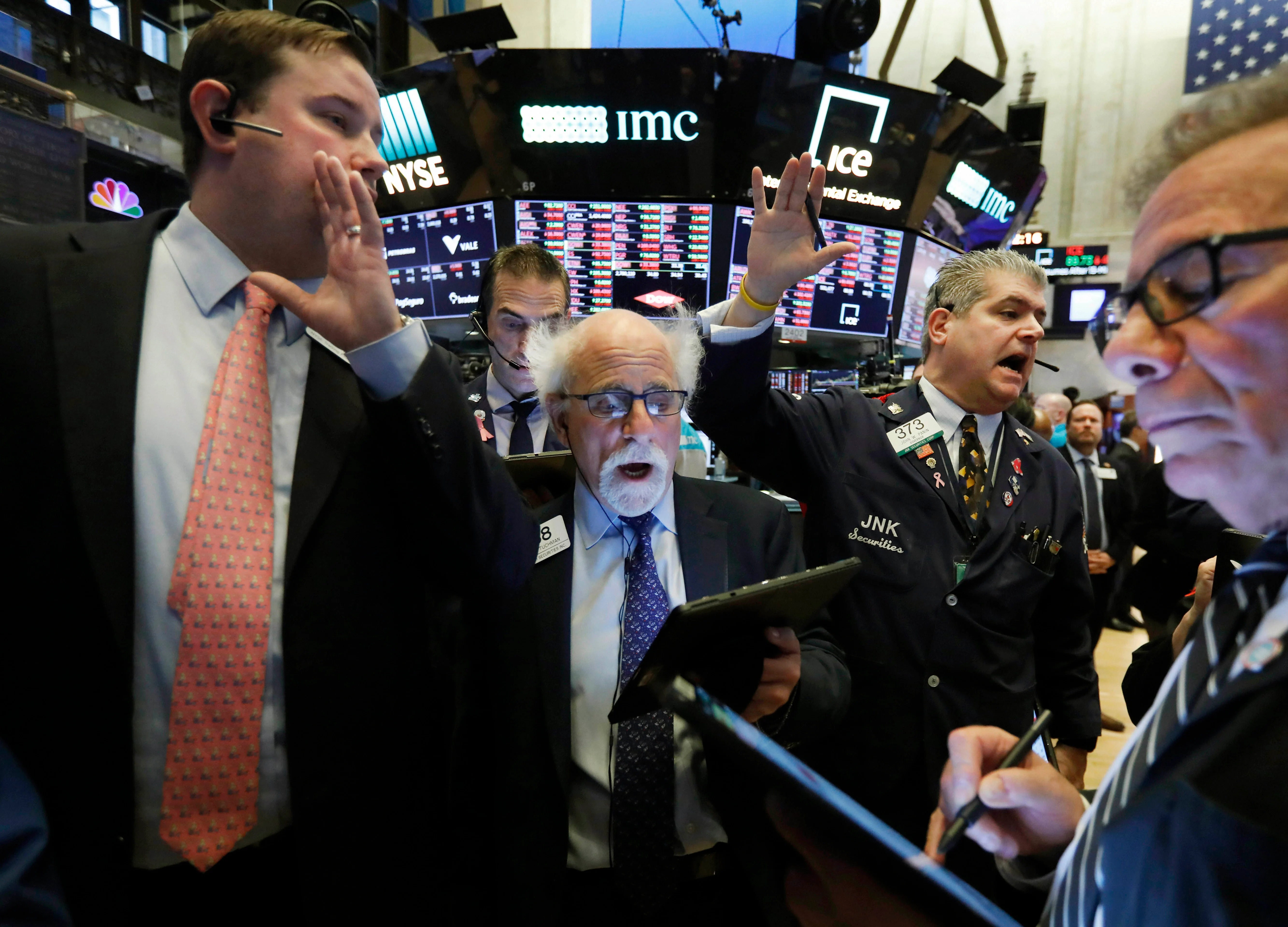 Dow Average Sinks Into Bear Market on Virus Fears: Markets Wrap