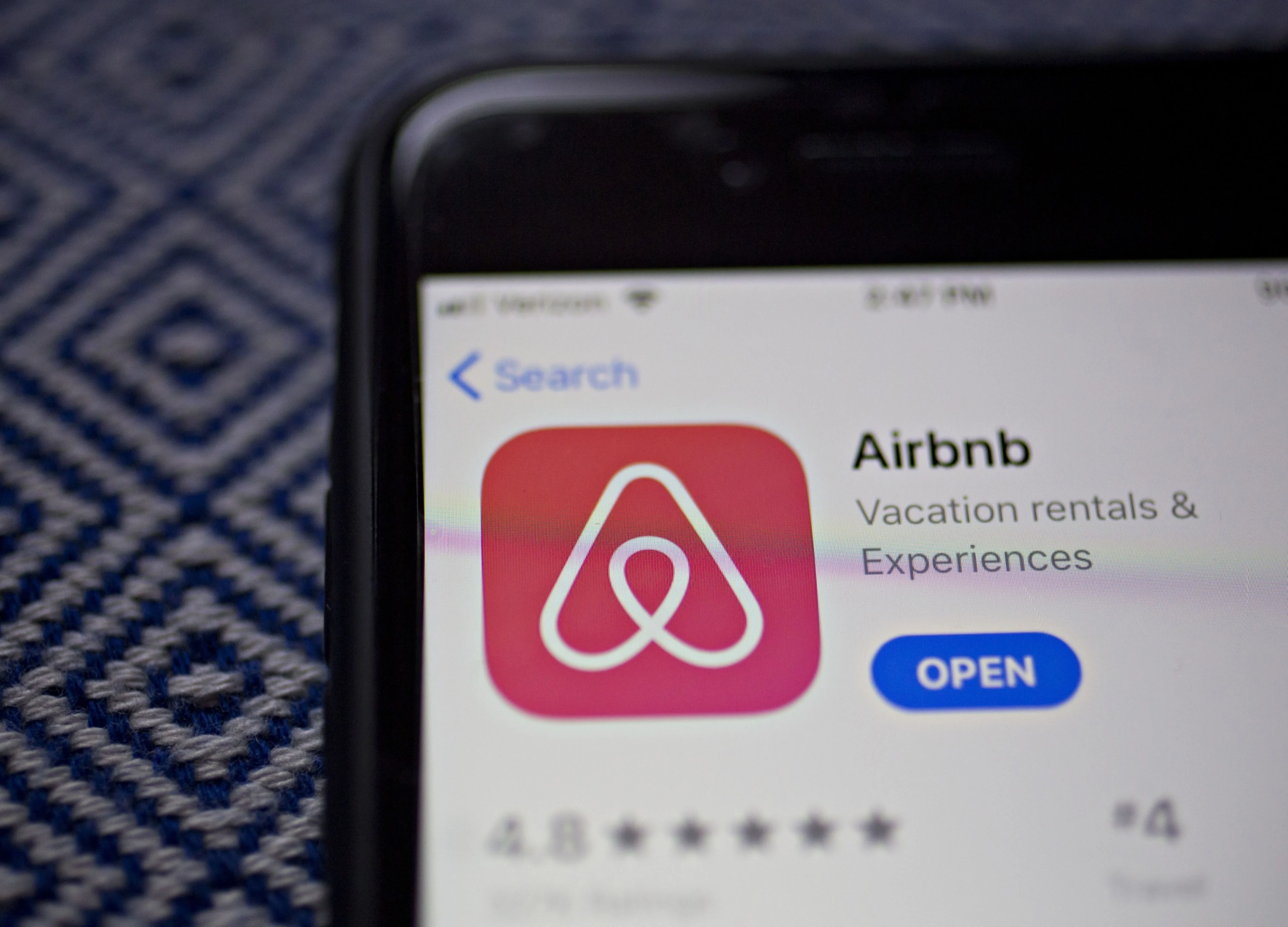 Airbnb’s Loss Nearly Doubles in Fourth Quarter, Before Virus