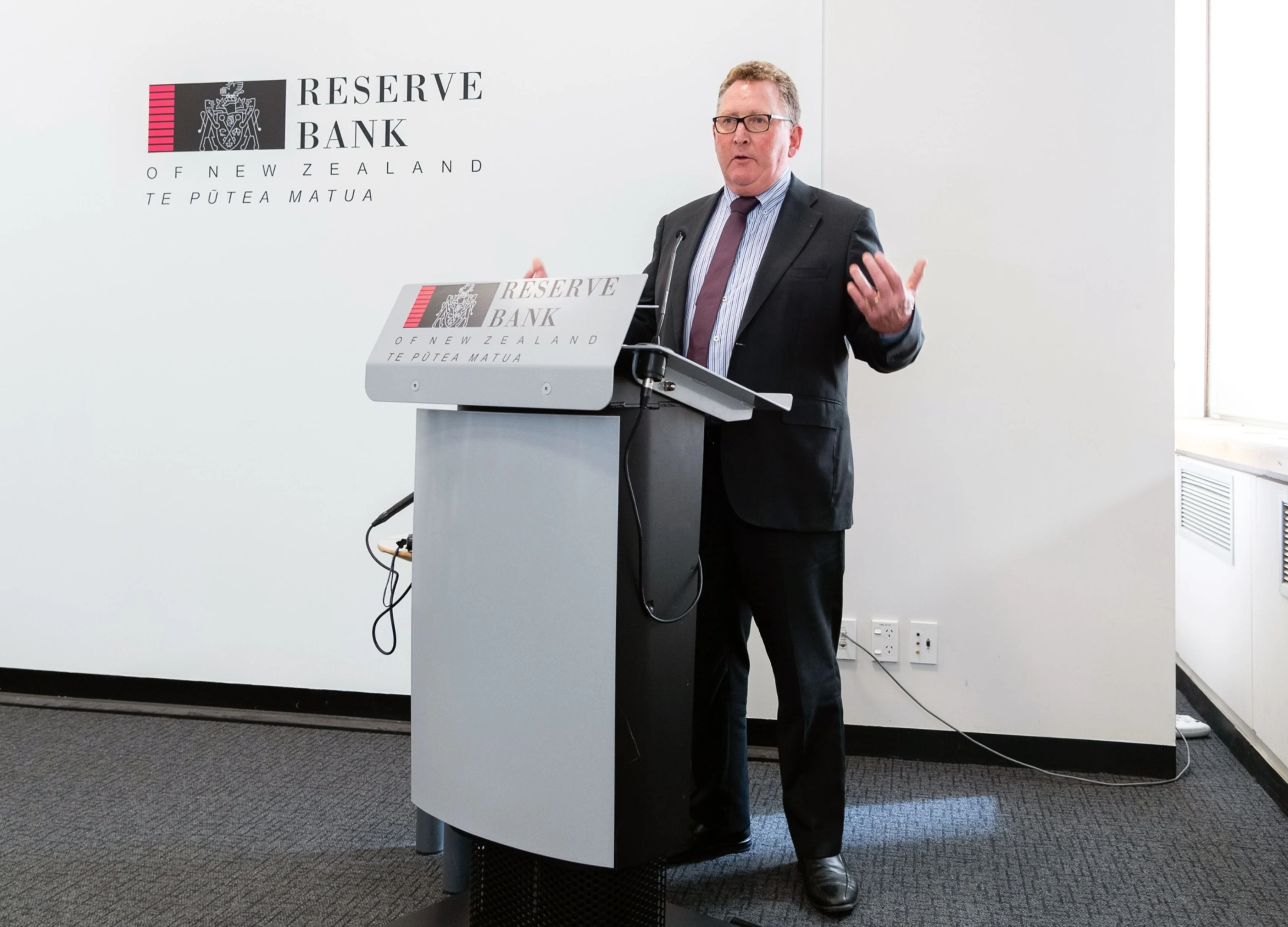RBNZ Under Pressure to Launch QE Soon Amid Market Stress