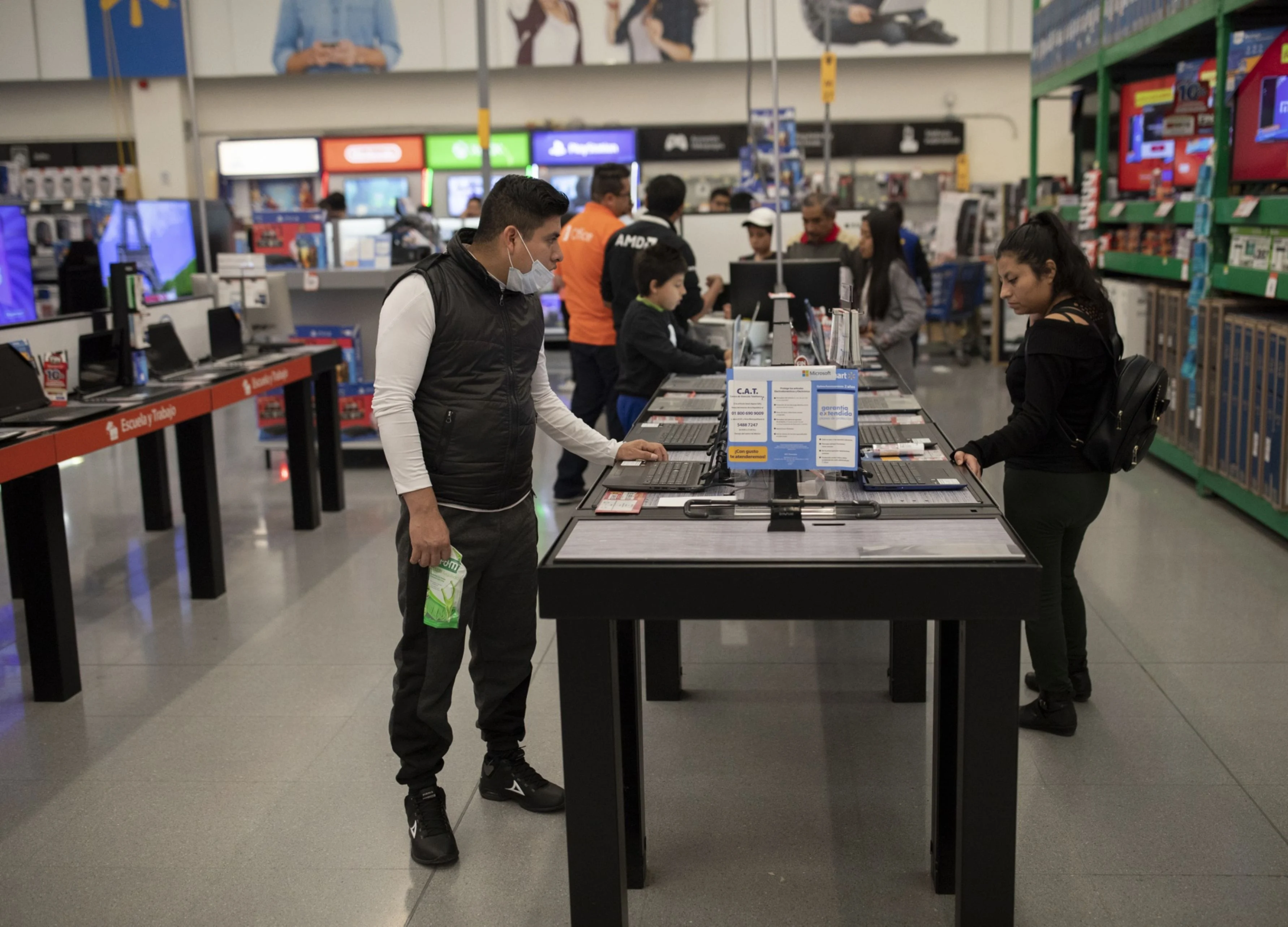 Walmart Creates Emergency Leave Policy for Workers Amid Virus