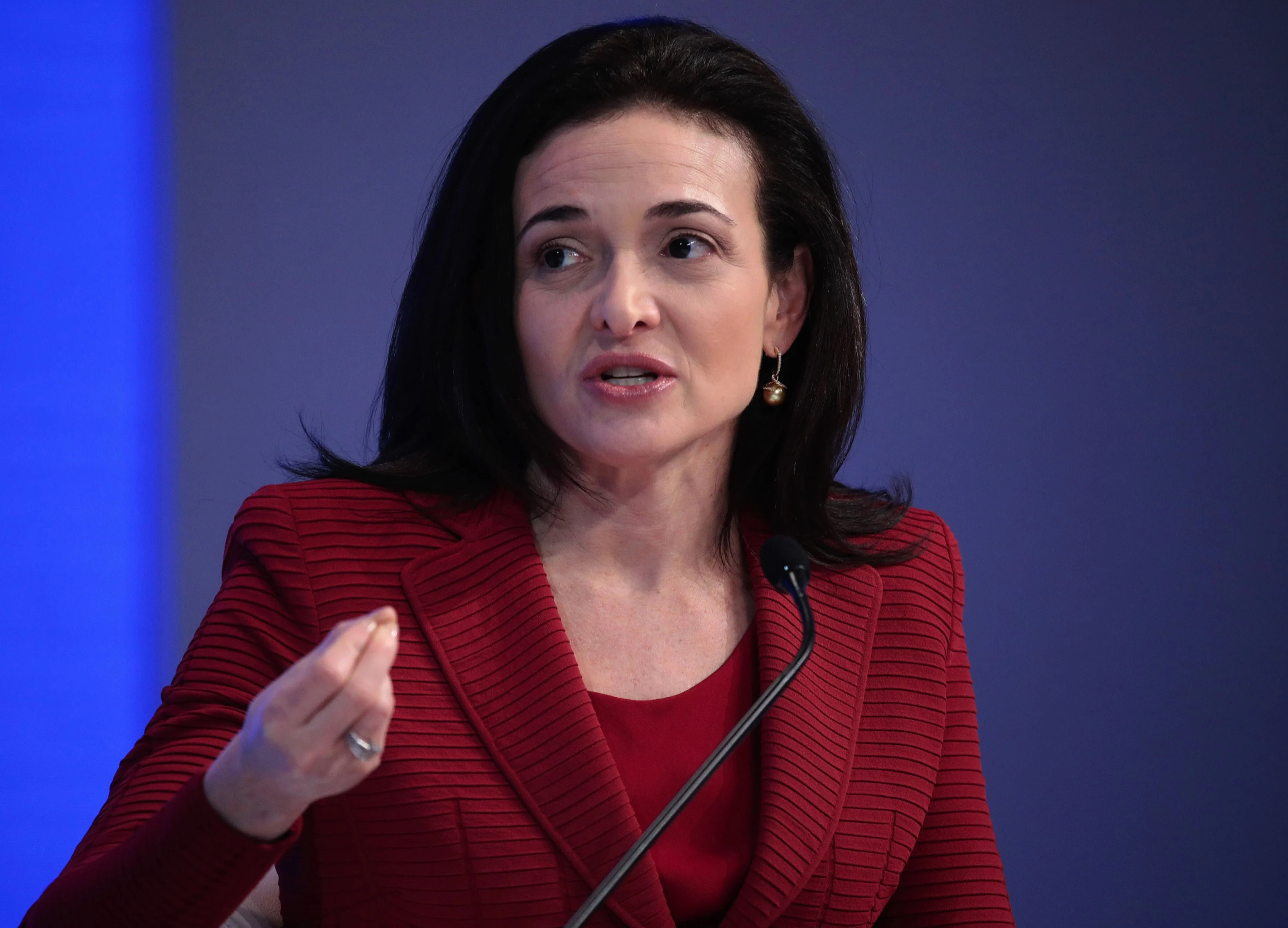 Facebook’s Sandberg Says Even Politicians Can’t Post Virus Lies