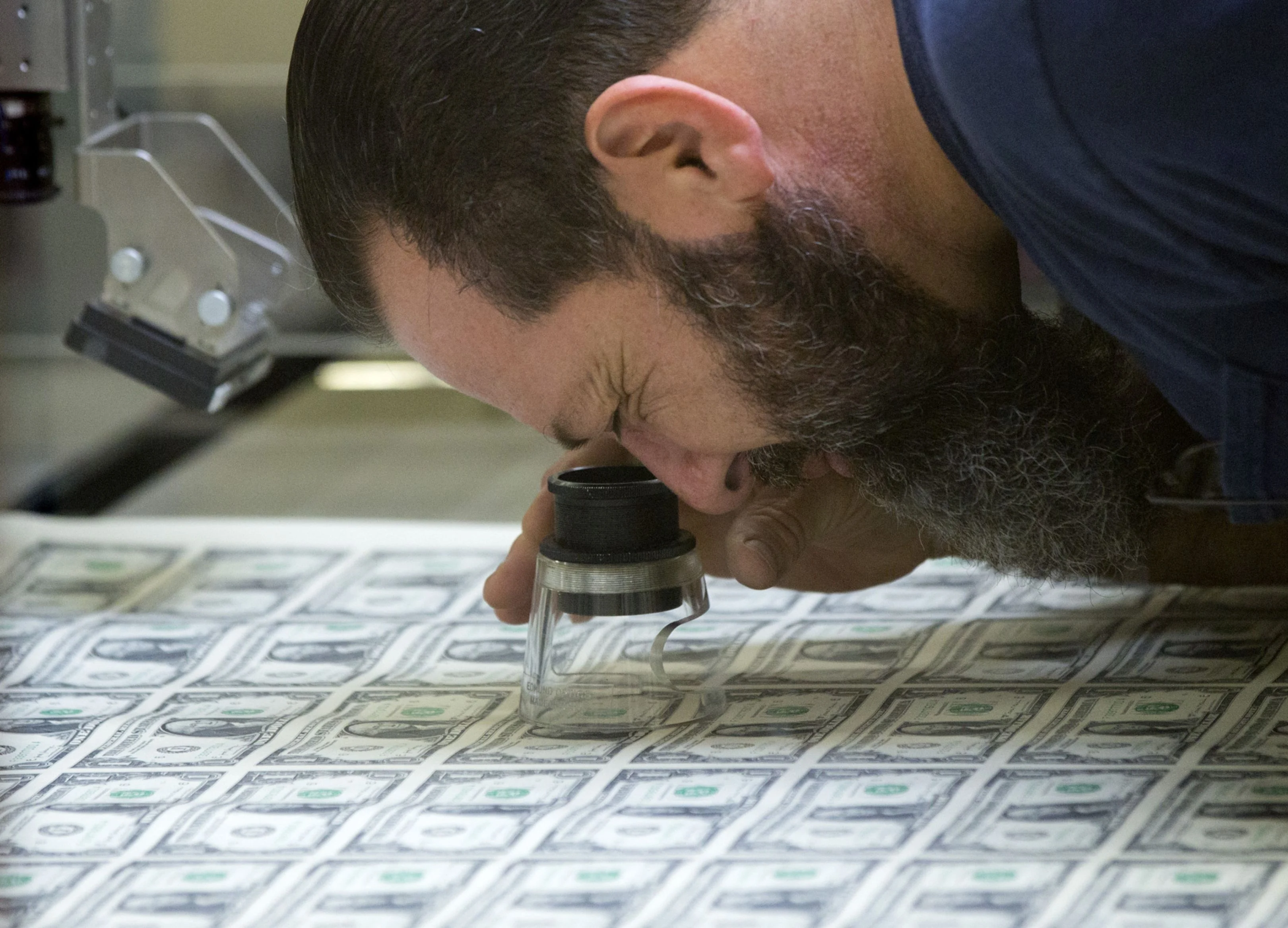 Wall Street Divided on Dollar and Whether It Found a Floor
