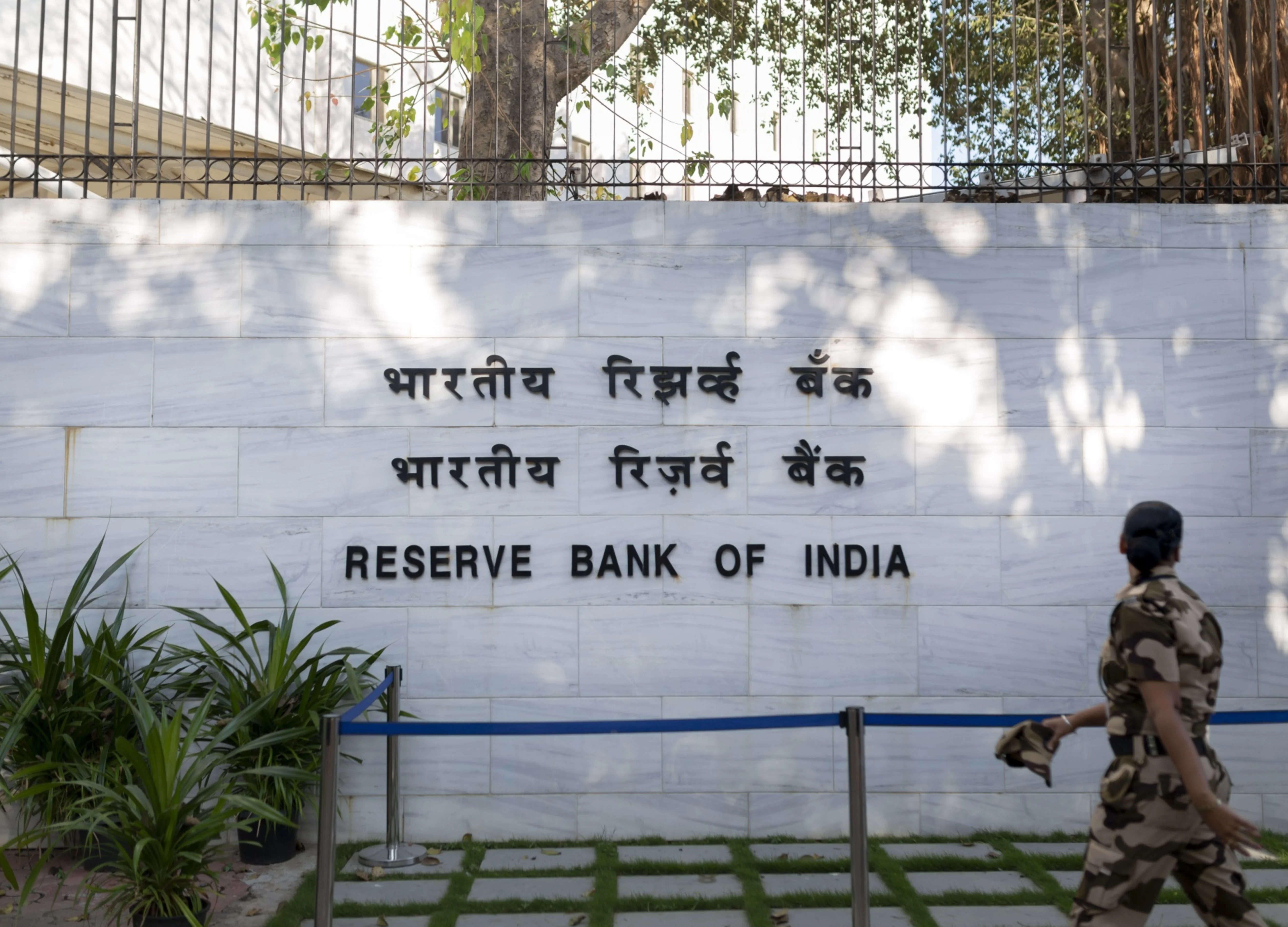 India Weighs New Credit Line for Funds Hit by Cash Crunch