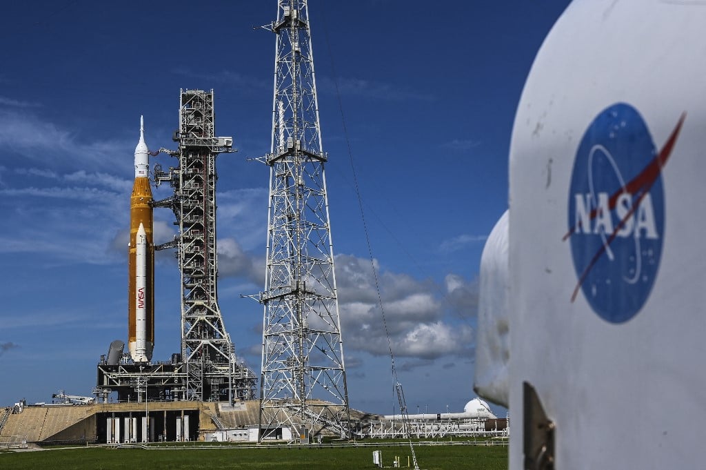 Trump NASA budget prioritizes Moon, Mars missions over research