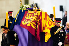Queen Elizabeth’s grandchildren mount vigil around coffin