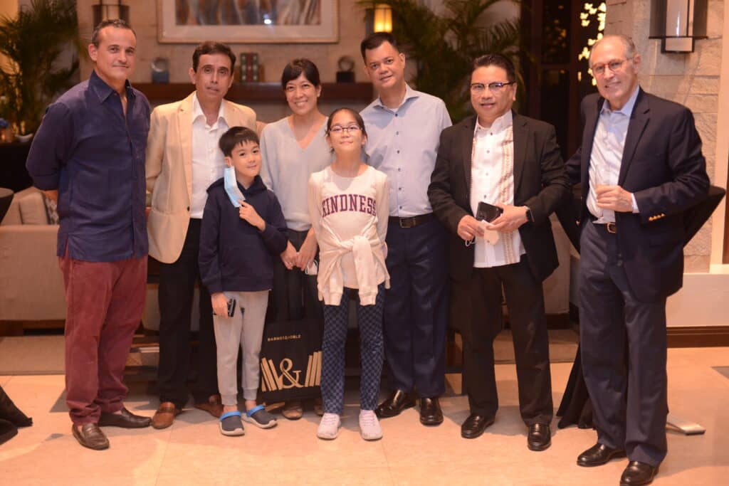 (FROM left) Santiago R. Elizalde, president and CEO of Roxaco Land Corporation; Chaco Molina, executive director of Fundacion Santiago; Lourdes Palanca; Manolo Quezon III (grandson of president Manuel L. Quezon); Billy Tusalem, president of Fundacion Santiago, Pedro O. Roxas, founder of Fundacion Santiago and chairperson of Roxas and Company Inc. and the children of Lourdes Palanca. <strong>| PHOTOGRAPHS BY EDU JARQUE FOR THE DAILY TRIBUNE</strong>
