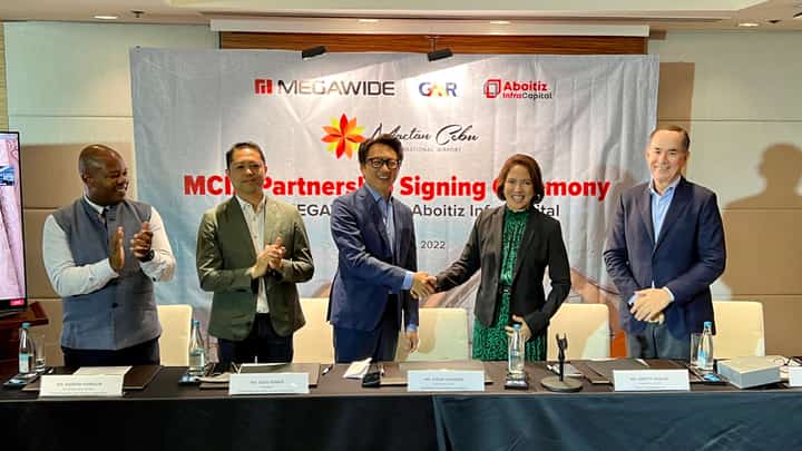 Breakthrough deal Aboitiz InfraCapital Inc. has entered into a landmark deal with Megawide Construction Corporation and GMR Airports International B.V. for AIC to acquire shares in GMR Megawide Cebu Airport Corporation, the developer and operator of the award-winning Mactan Cebu International Airport. Sealing the deal are (from left) GMR Megawide Cebu Airport Corporation chief executive advisor Andrew Harrison, GMR Megawide Cebu Airport Corporation president Louie Ferrer, Megawide Construction Corp. chairperson and CEO Edgar Saavedra, Aboitiz InfraCapital Inc., president and CEO Cosette Canilao and Aboitiz Group president and CEO Sabin Aboitiz. | Photograph courtesy of Aboitiz InfraCapital