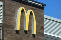 LEVITTOWN, NEW YORK - SEPTEMBER 15: A general view of a McDonald's restaurant on September 15, 2022 in Levittown, New York, United States. Many families along with businesses are suffering the effects of inflation as the economy is dictating a change in spending habits. Bruce Bennett/Getty Images/AFP (Photo by BRUCE BENNETT / GETTY IMAGES NORTH AMERICA / Getty Images via AFP)