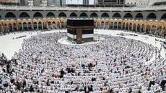 Mecca pilgrimage for queen sparks arrest