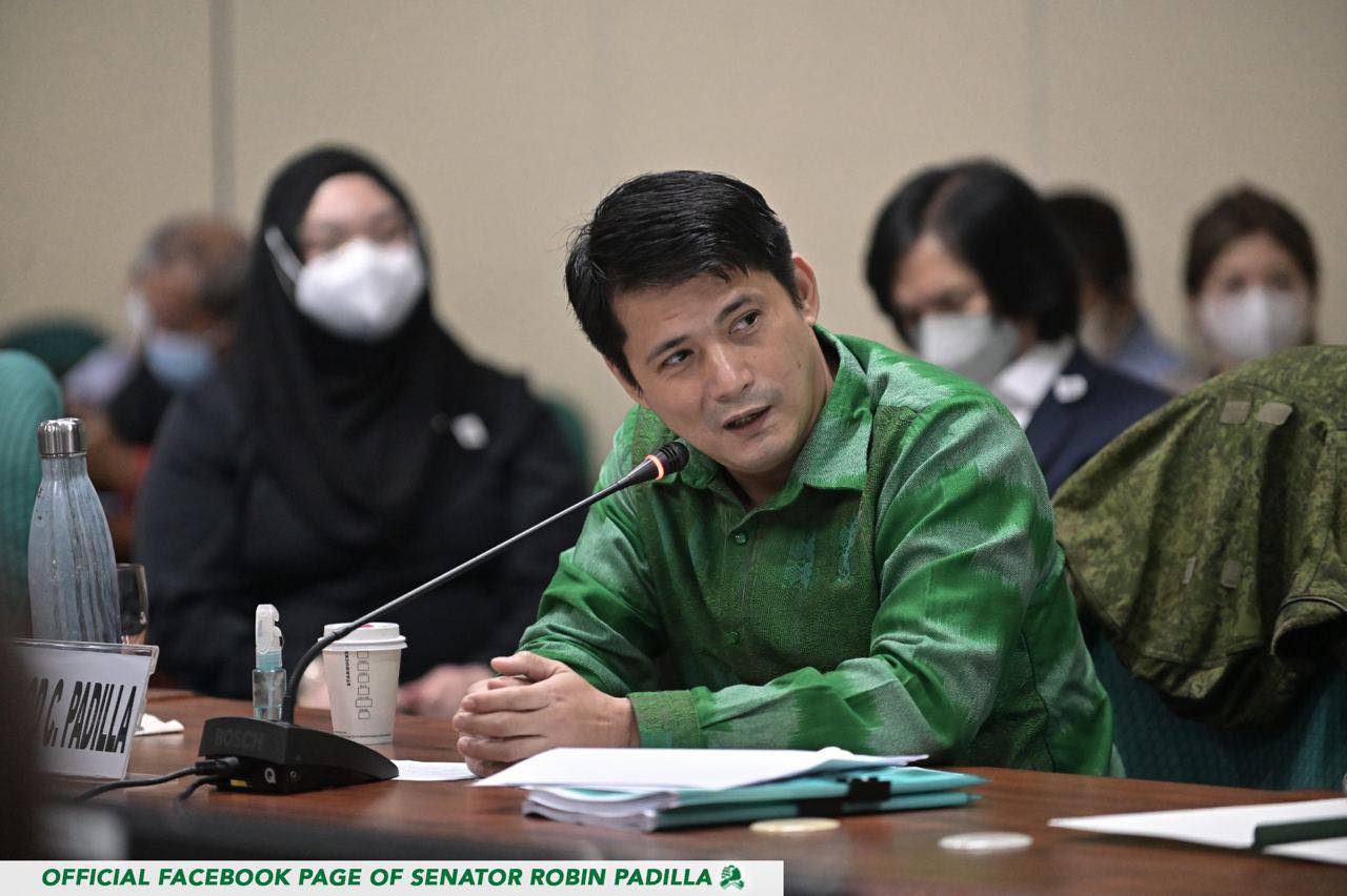 Robin wants Aussie solon
declared persona non grata