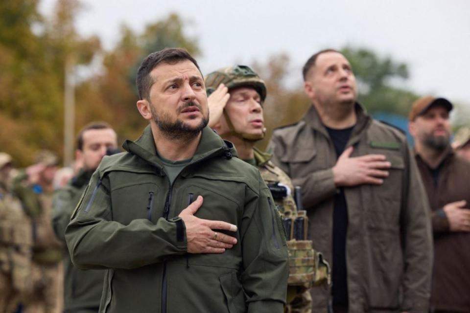 Motorist rams car carrying Zelensky
