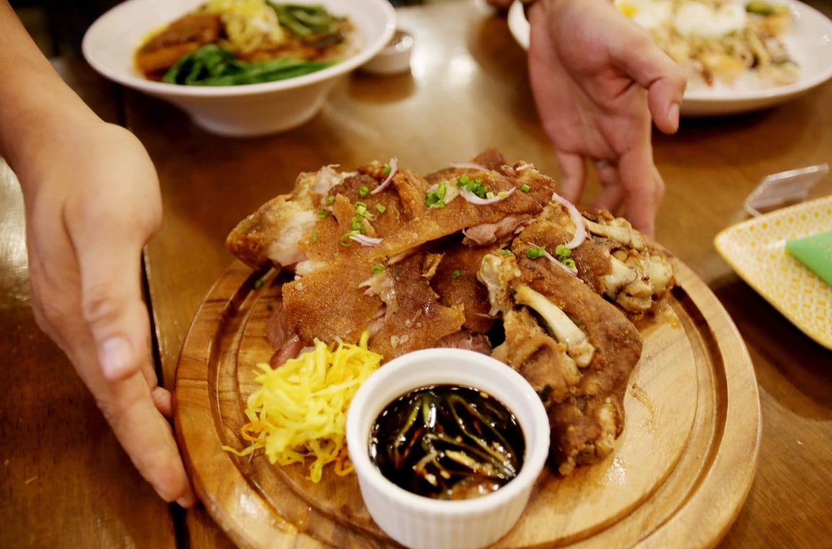 Calle Reyes' crispy pata.