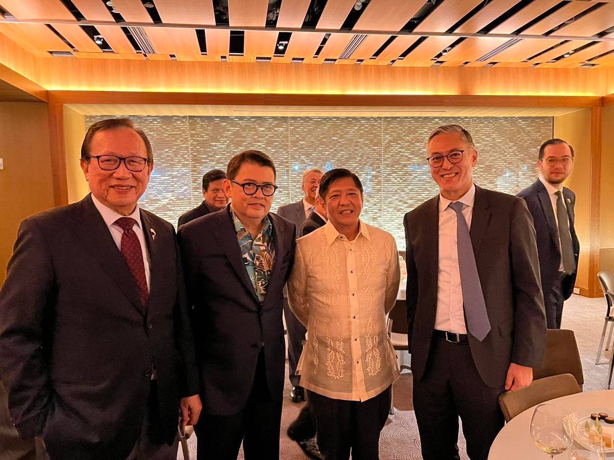 (From left) Philippine Chamber of Commerce and Industry's George Barcelon, RFM Corp. and Go Negosyo's Joey Concepcion, President Marcos, and LT Group President Michael Tan