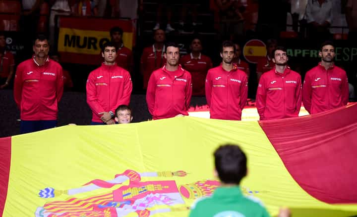 Spain spanks Serbia; GB falls