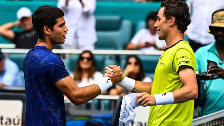 Spaniard Carlos Alcaraz (left) and Norwegian Casper Ruud renew their rivalry as they vie for the US Open crown. | CHANDAN KHANNA/agence france-presse