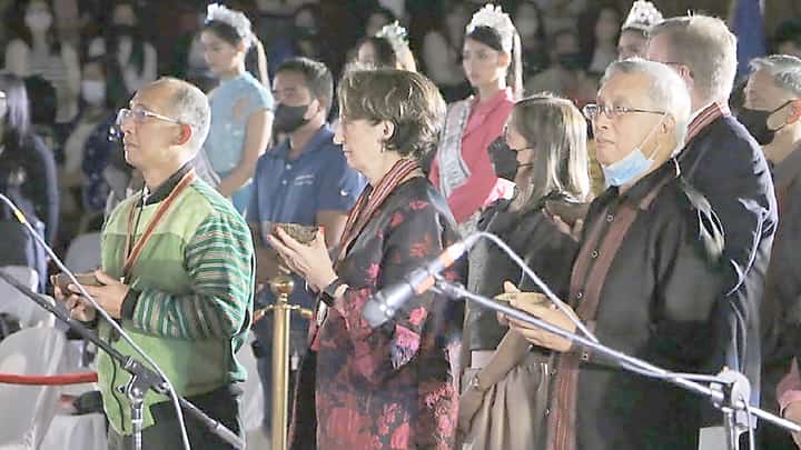 PHOTOGRAPH COURTESY OF THE US AMBASSADOR