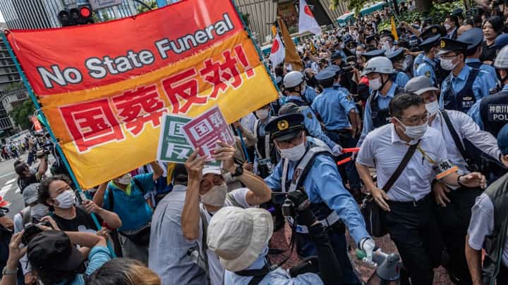 Anti-state funeral protesters demonstrate in a street near the Nippon Budokan ahead of the state funeral for former Japanese prime minister Shinzo Abe in Tokyo on 27 September 2022. (Photo by YUICHI YAMAZAKI / AFP)