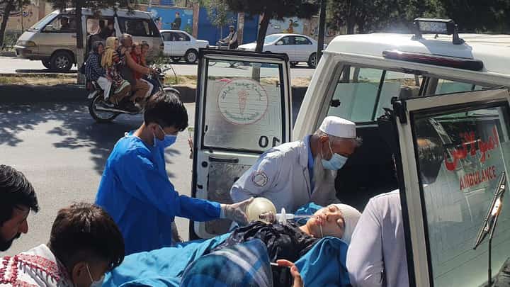 Relatives and medical staff shift a wounded girl from an ambulance outside a hospital in Kabul on 30 September 2022, following a blast at a learning center in the Dasht-e-Barchi area of Afghanistan's capital. (Photo by AFP)