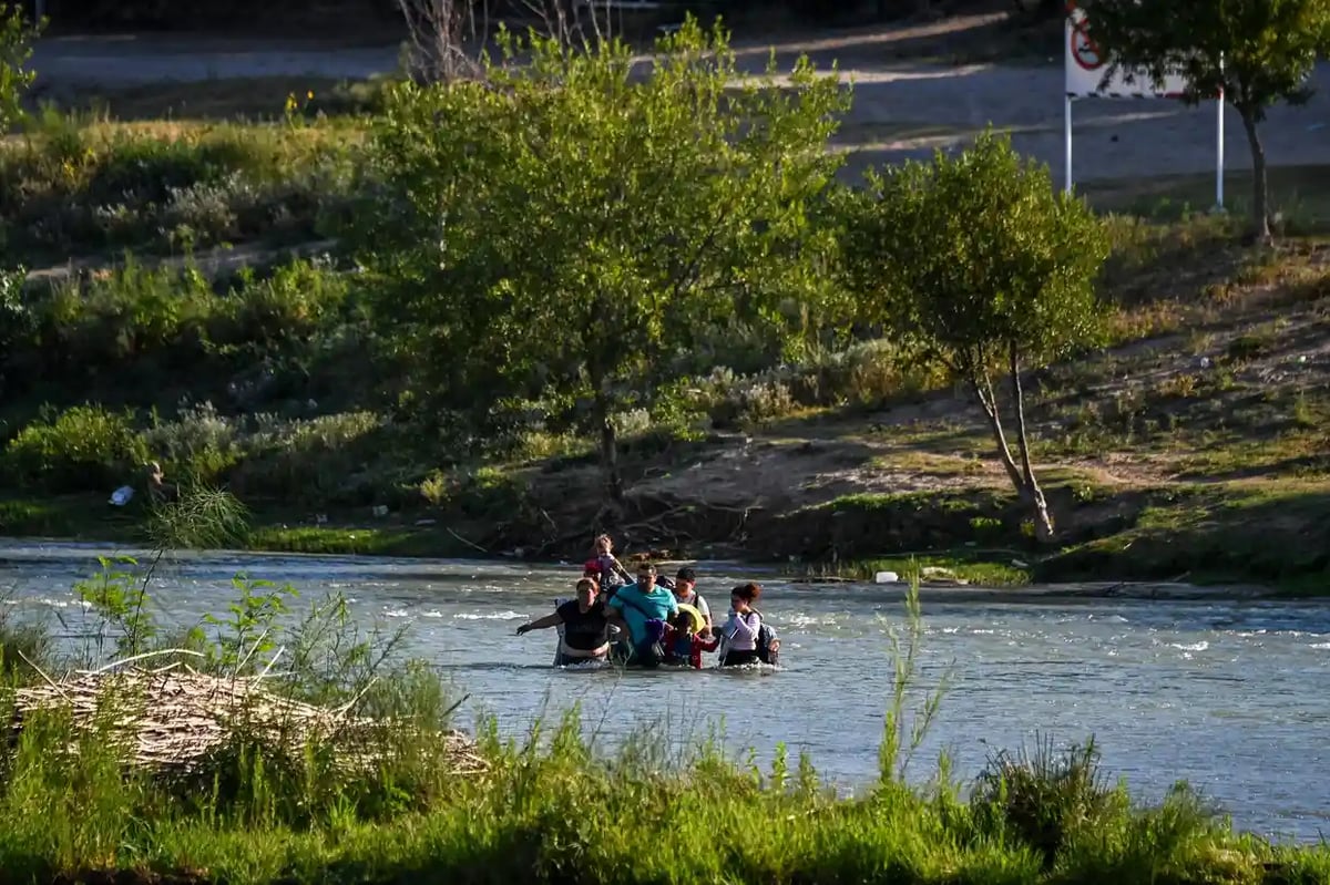 Eight migrants drown in US-Mexico border crossing attempt