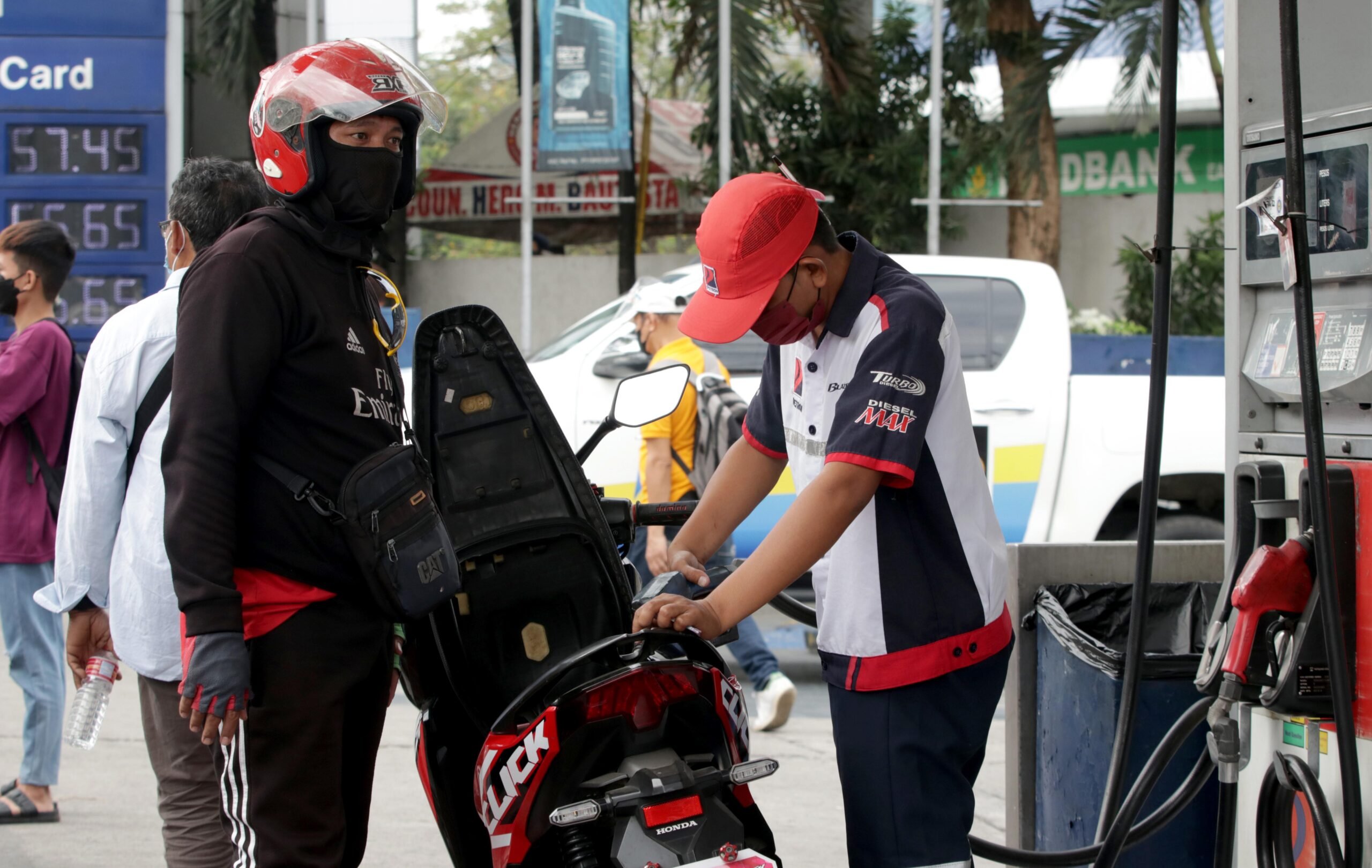 Oil price cut likely next week